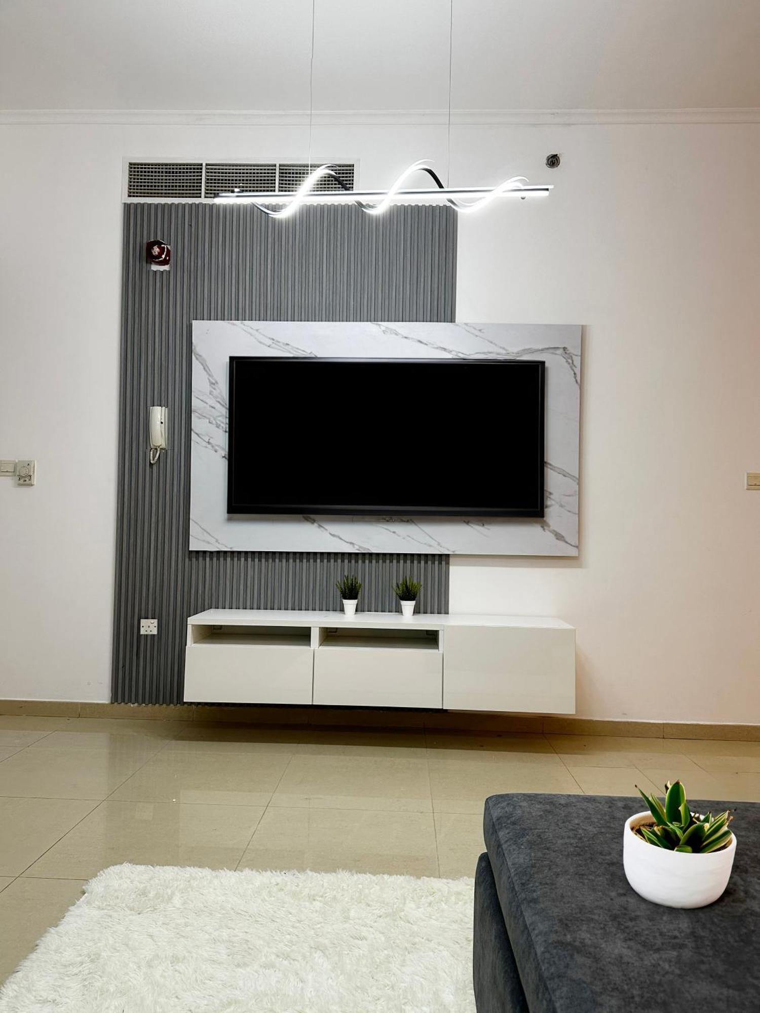 Luxurious 2 Bedroom With Iconic Marina & Arabian Sea View Apartment Dubai
