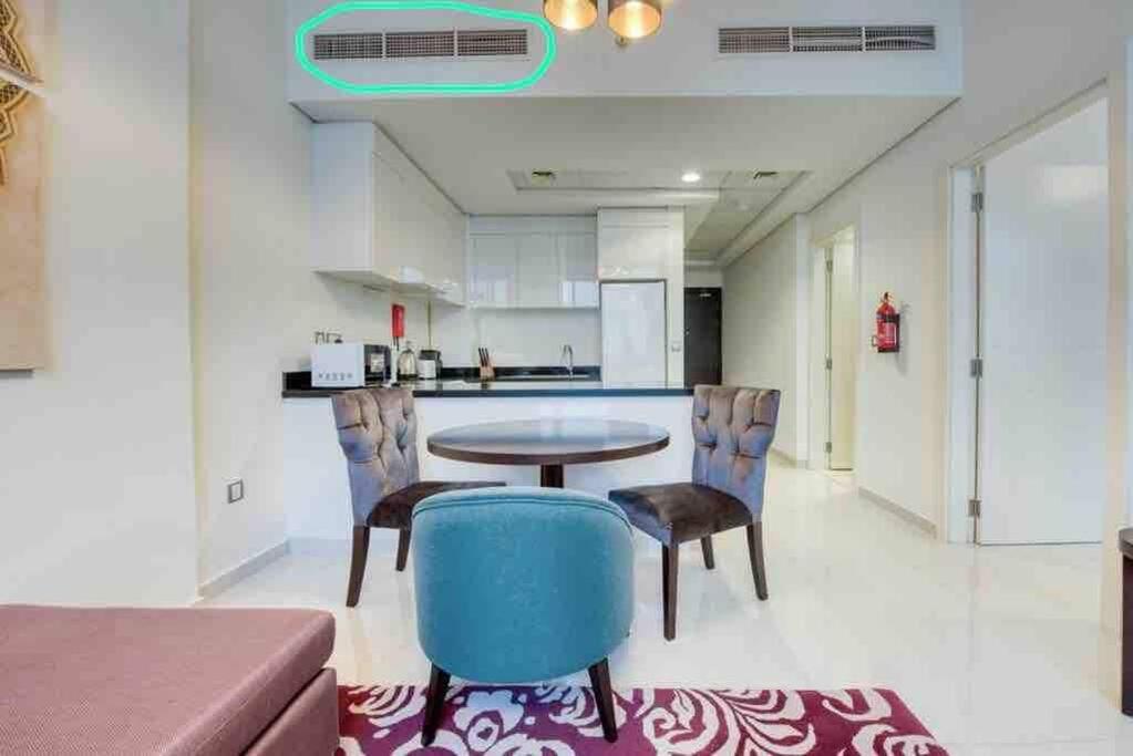 Apartment Spacious 1 Bed With Pool & View *