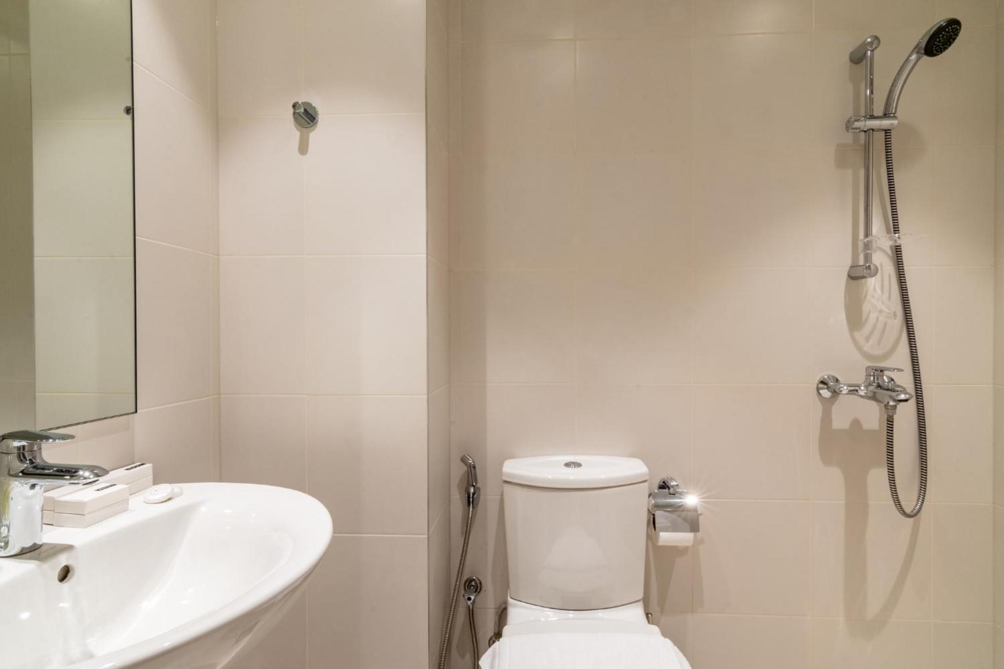 Spacious And Overlooking Burj & Fountains Apartment Dubai