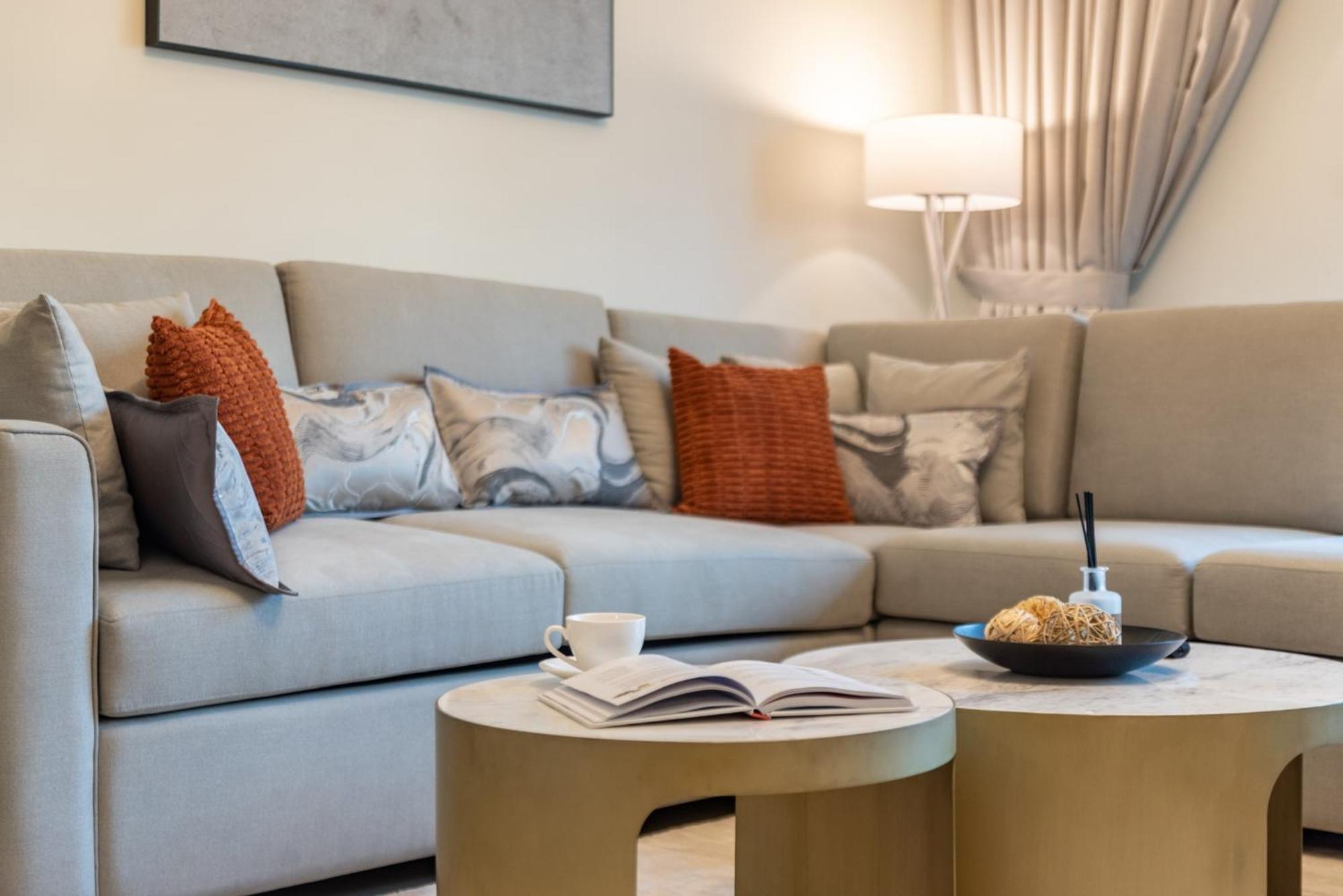 Spacious And Overlooking Burj & Fountains Dubai