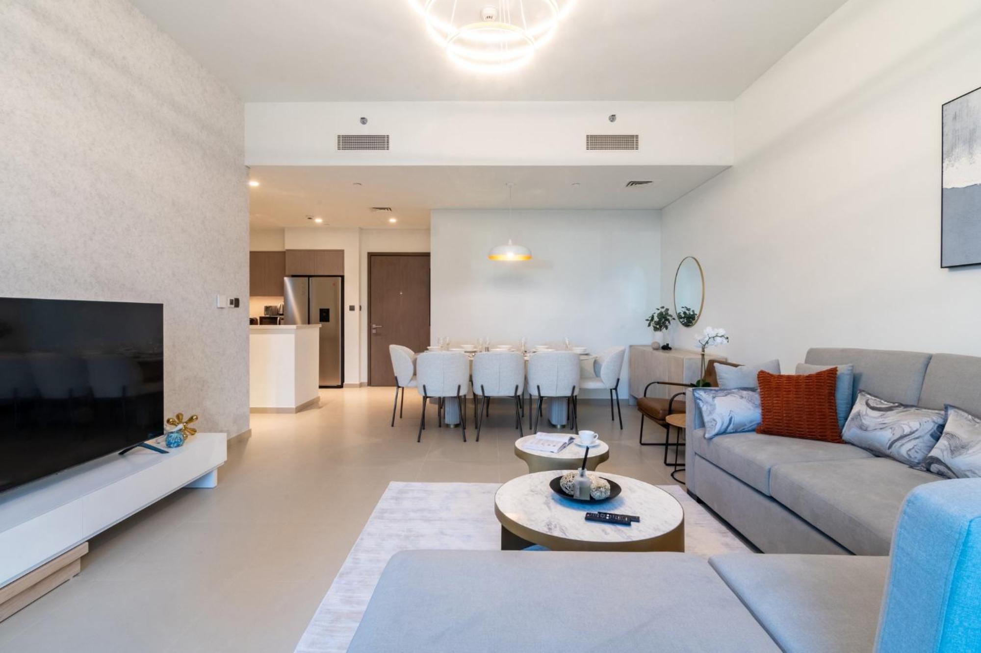 Spacious And Overlooking Burj & Fountains Apartment Dubai