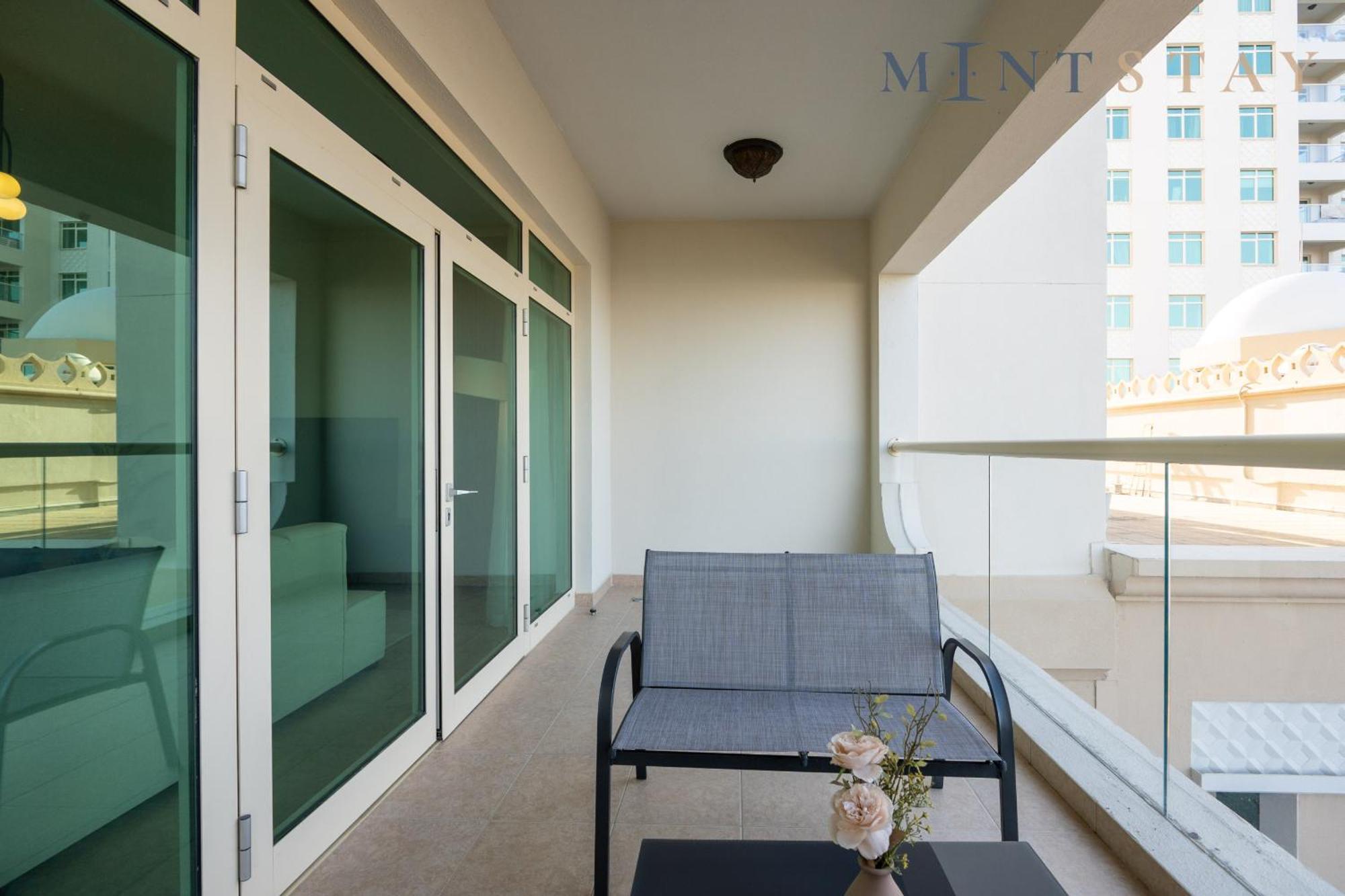 Shoreline 7, Palm Jumeirah - Mint Apartment Dubai