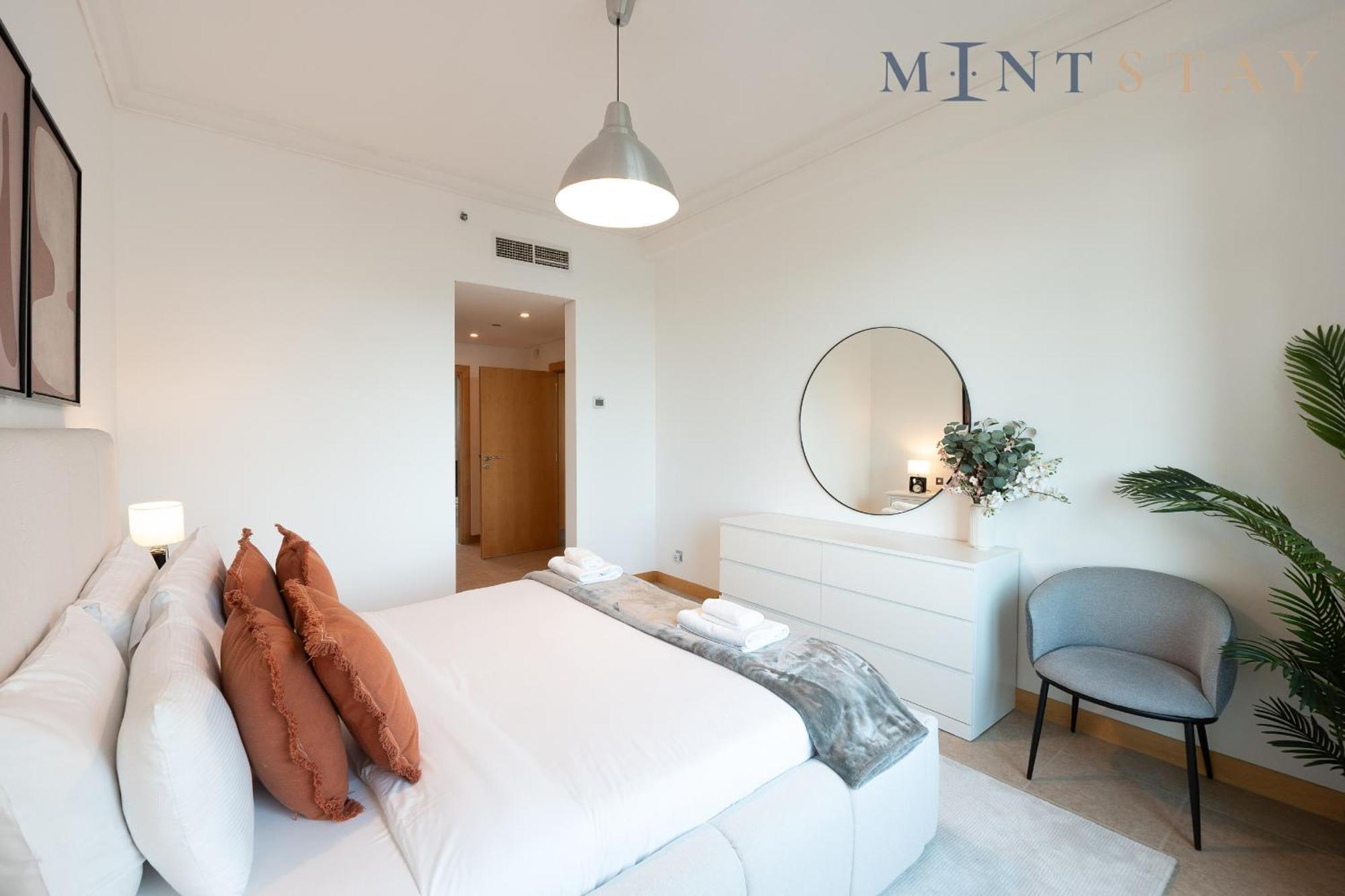 Shoreline 7, Palm Jumeirah - Mint Apartment