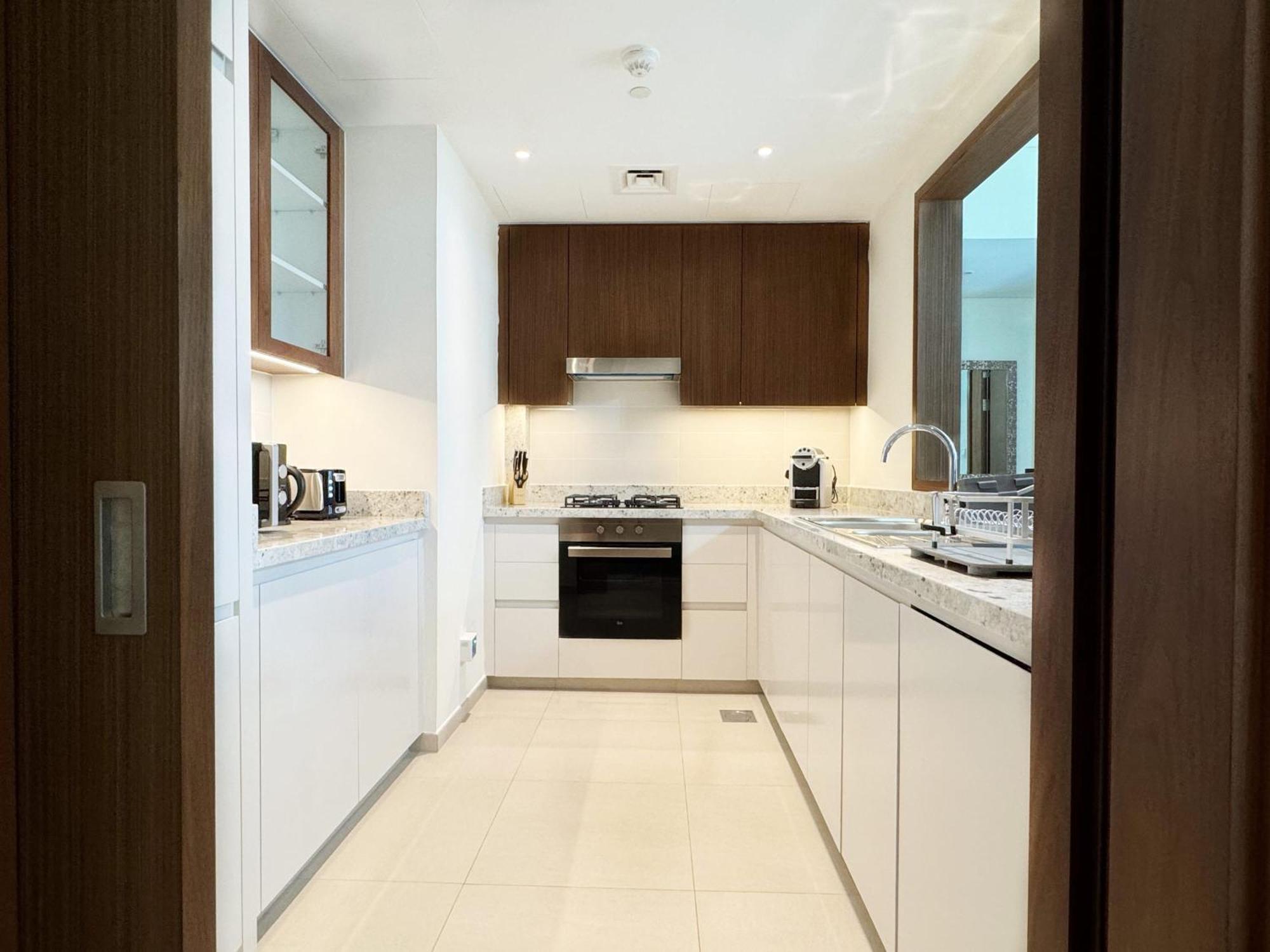 Spacious And Vibrant 1br In Boulevard Heights * Dubai