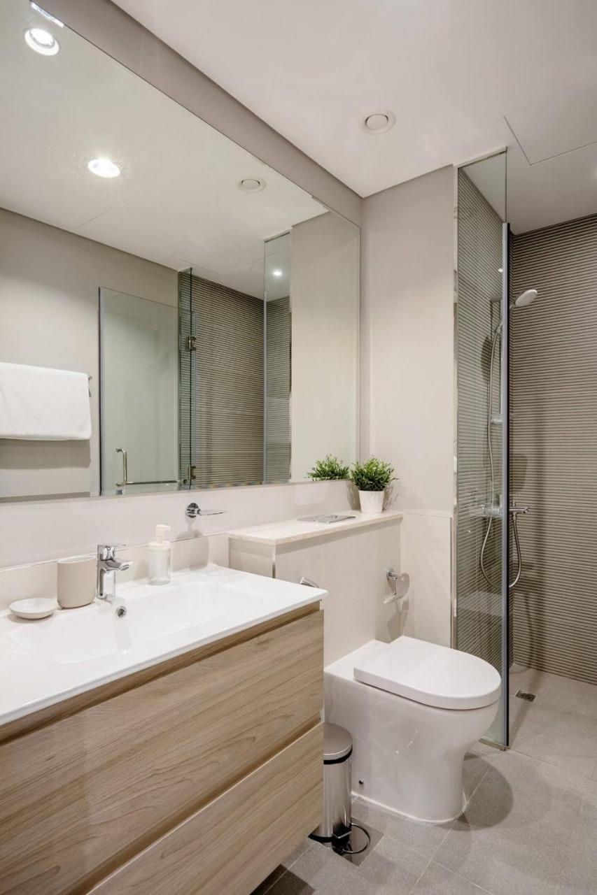 Pool View One Bed Business Bay Apartment
