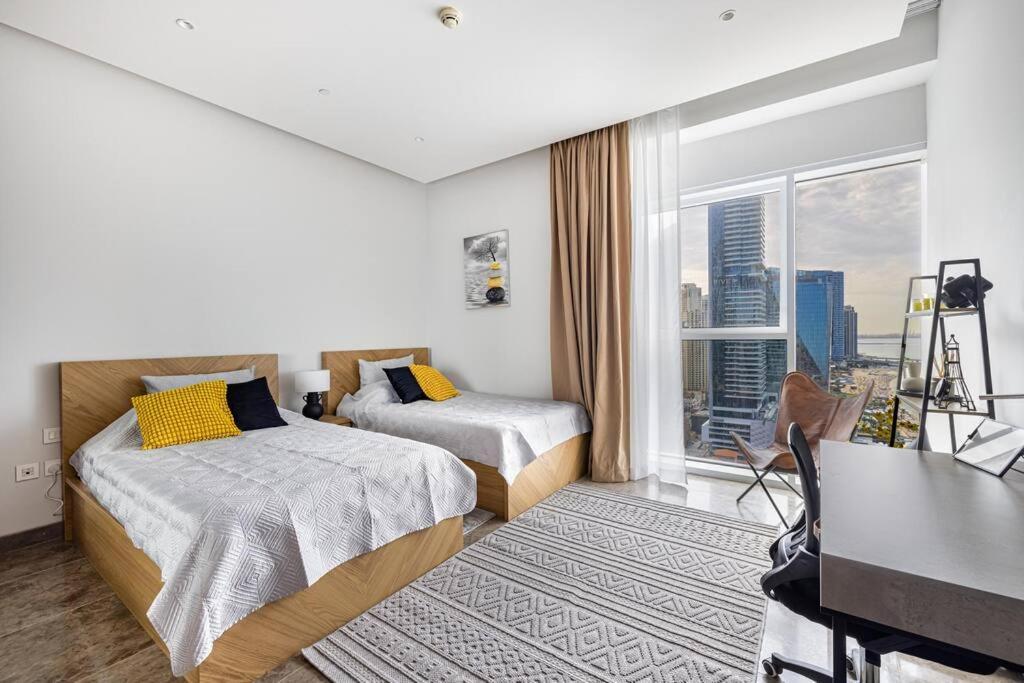 Apartment Private Beach - 4br - 8 Sleep - Pool - 180 Grades Sea & Ain View - Huge Balcony - Parking - Prime Location