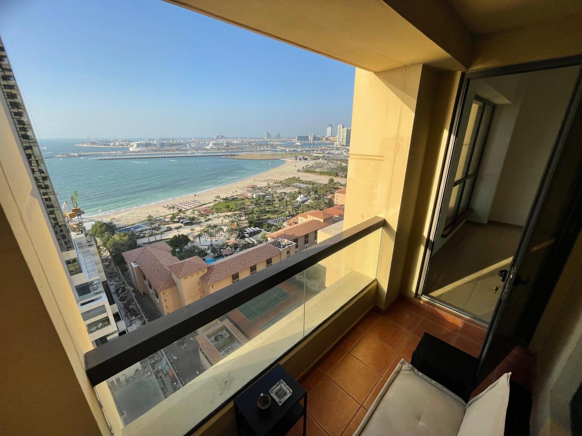 Hostel Seaview Beach Jbr - Walk To Beach - Gym - Pool - Metro Station