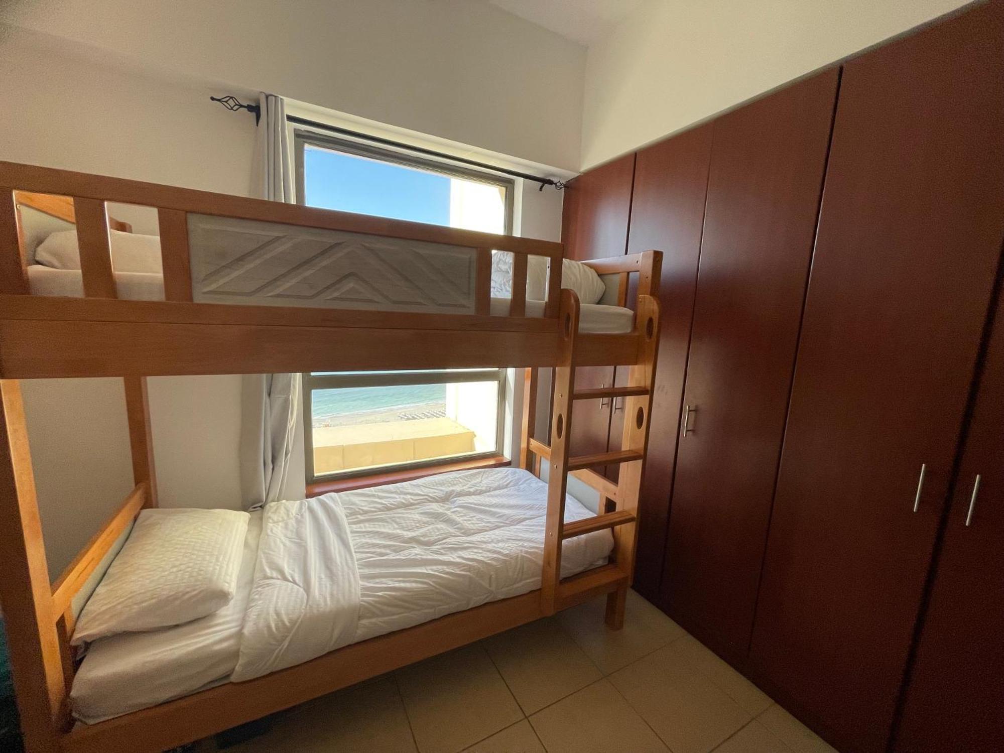 Seaview Beach Jbr - Walk To Beach - Gym - Pool - Metro Station *