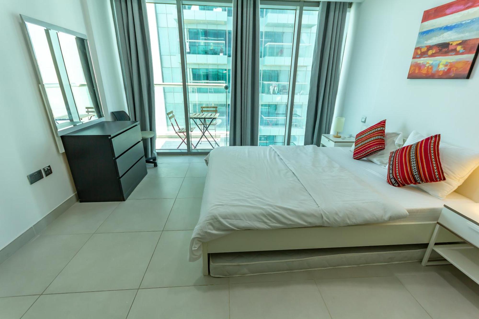 Apartamento Deluxe One Bedroom For Rent In Al Barsha South Dubai
