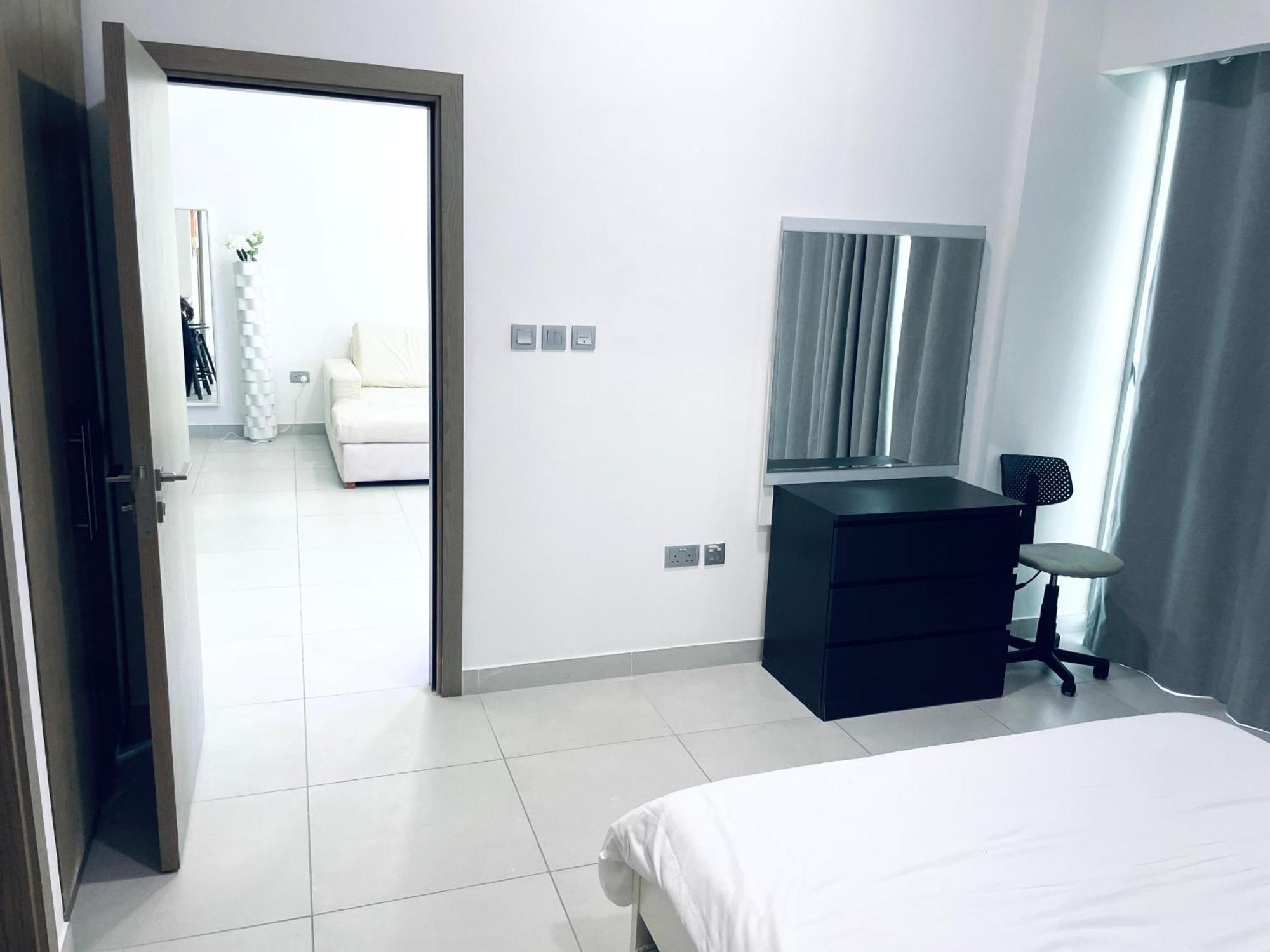 Apartamento Deluxe One Bedroom For Rent In Al Barsha South Dubai