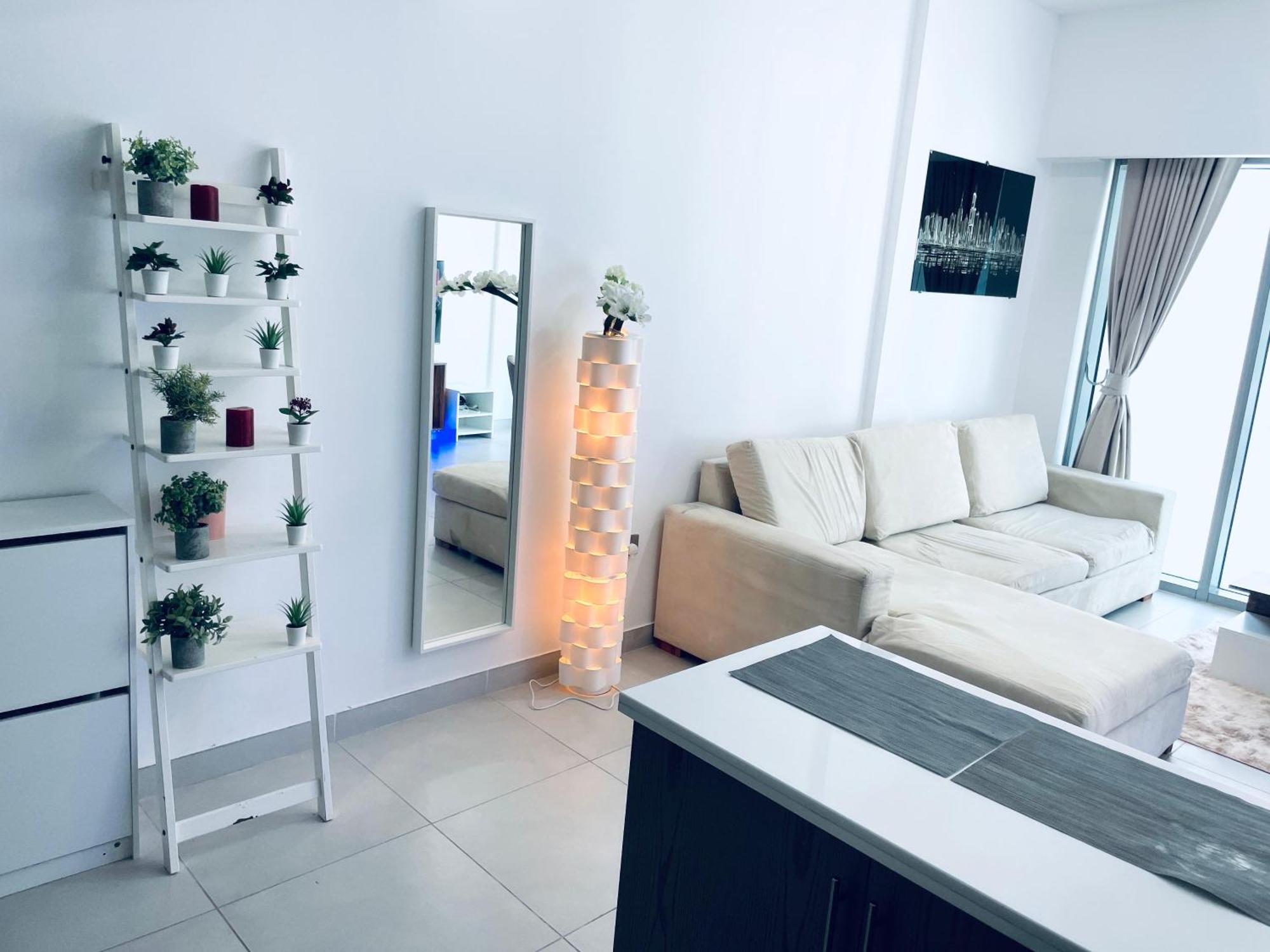 Deluxe One Bedroom For Rent In Al Barsha South