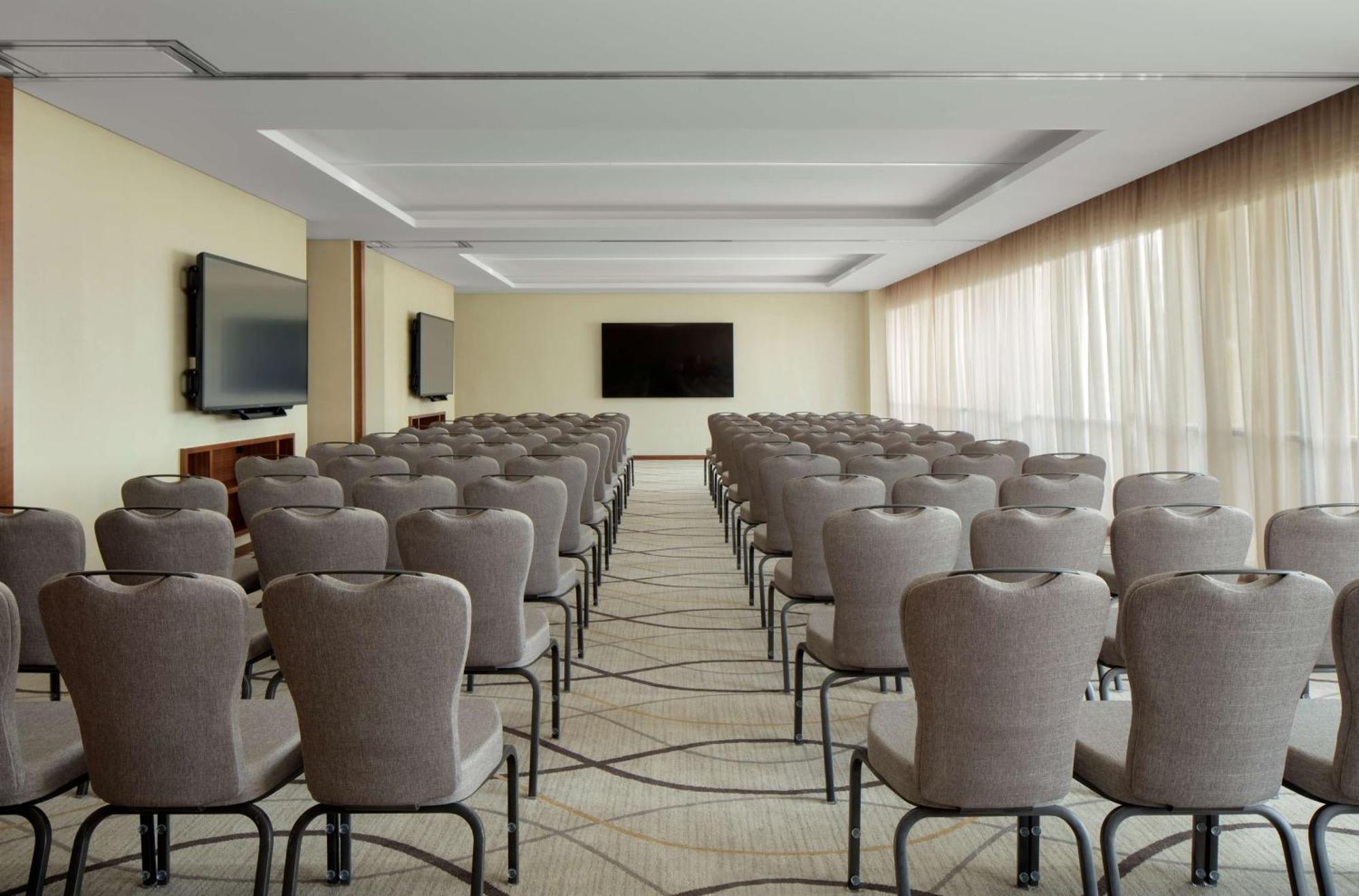 Radisson Blu Hotel, Deira Creek Hotel Dubai