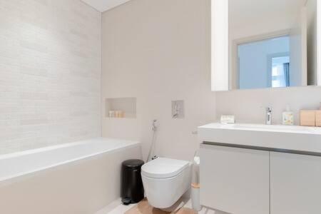 Private Beachfront 1 Bed With 180 View Of Marina Skyline *