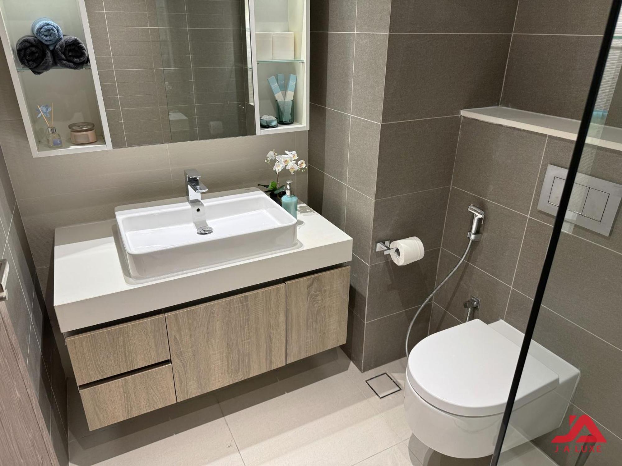 Daire Cozy Sea View Apt In Liv Tower, Marina Cozy Marina & Sea View Apt In Bay Central Tower With Modern Gym & Pool, Steps To Jbr Beach & Metro *