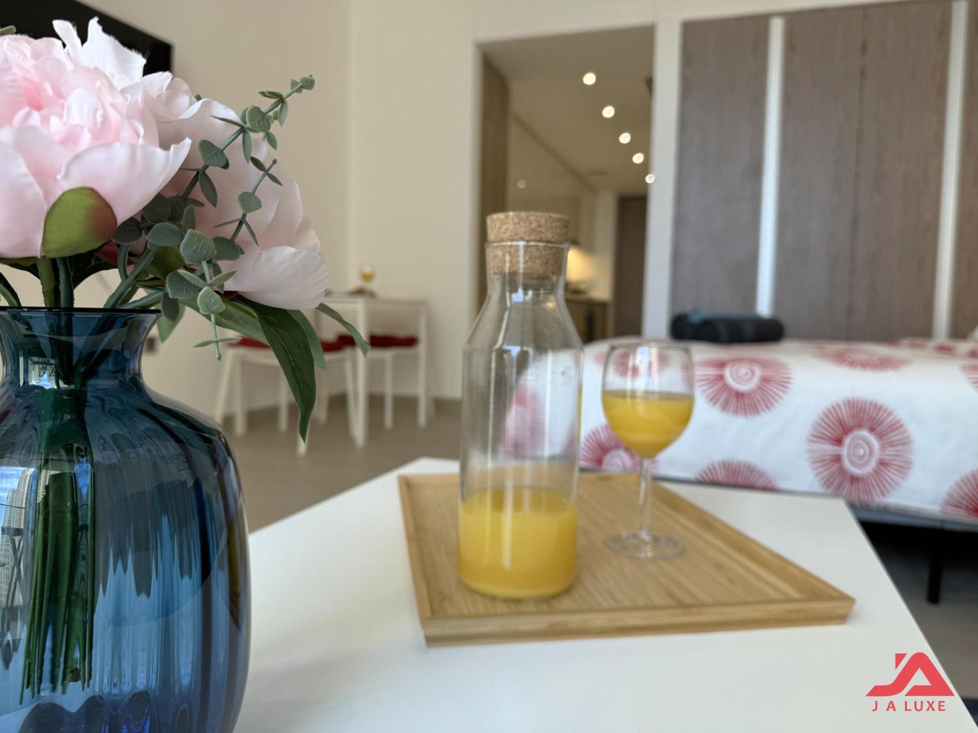 Daire Cozy Sea View Apt In Liv Tower, Marina Cozy Marina & Sea View Apt In Bay Central Tower With Modern Gym & Pool, Steps To Jbr Beach & Metro Dubai