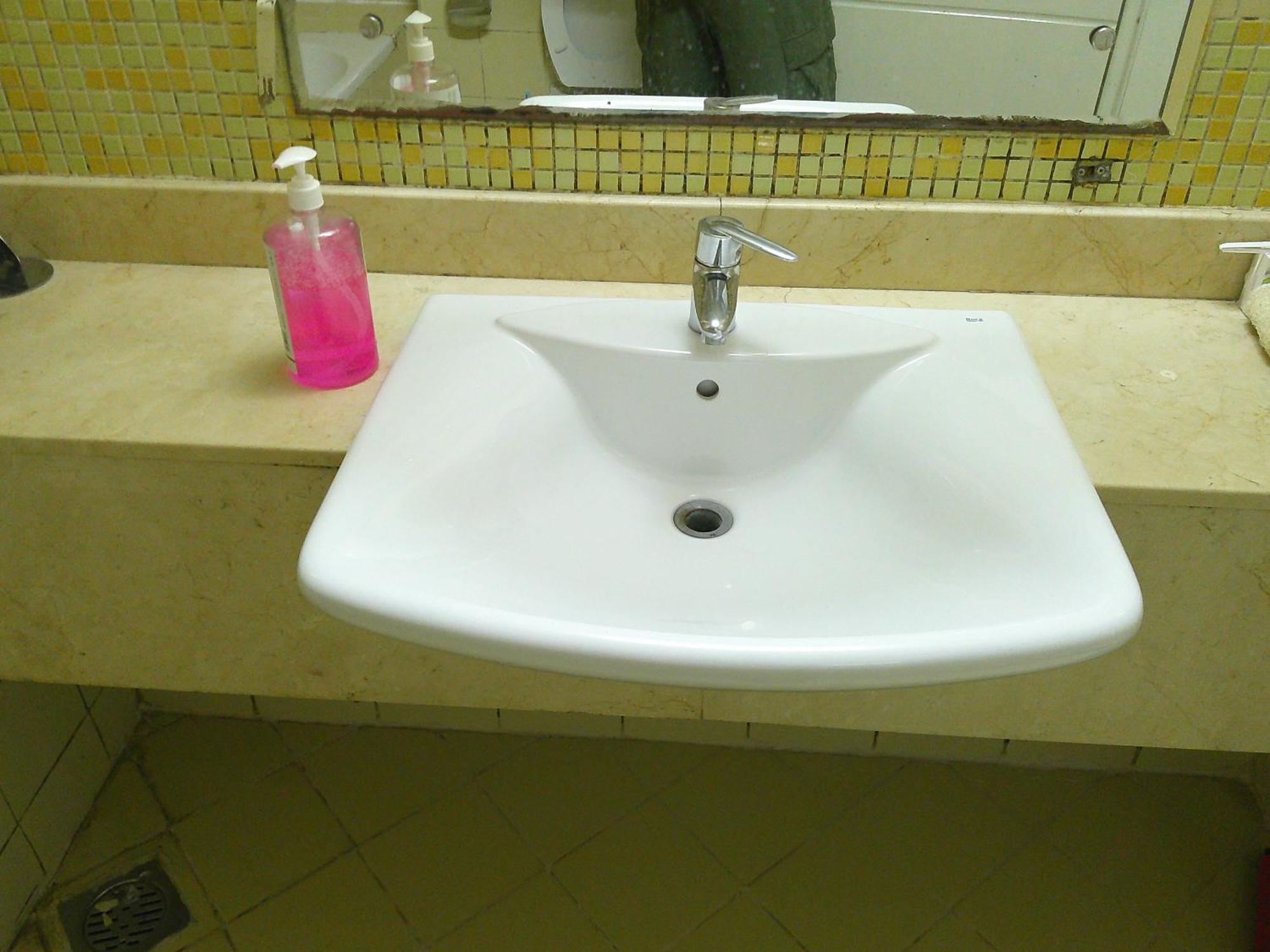 Ruby Star Budget With Shared Washroom Access 321 Inn Dubai
