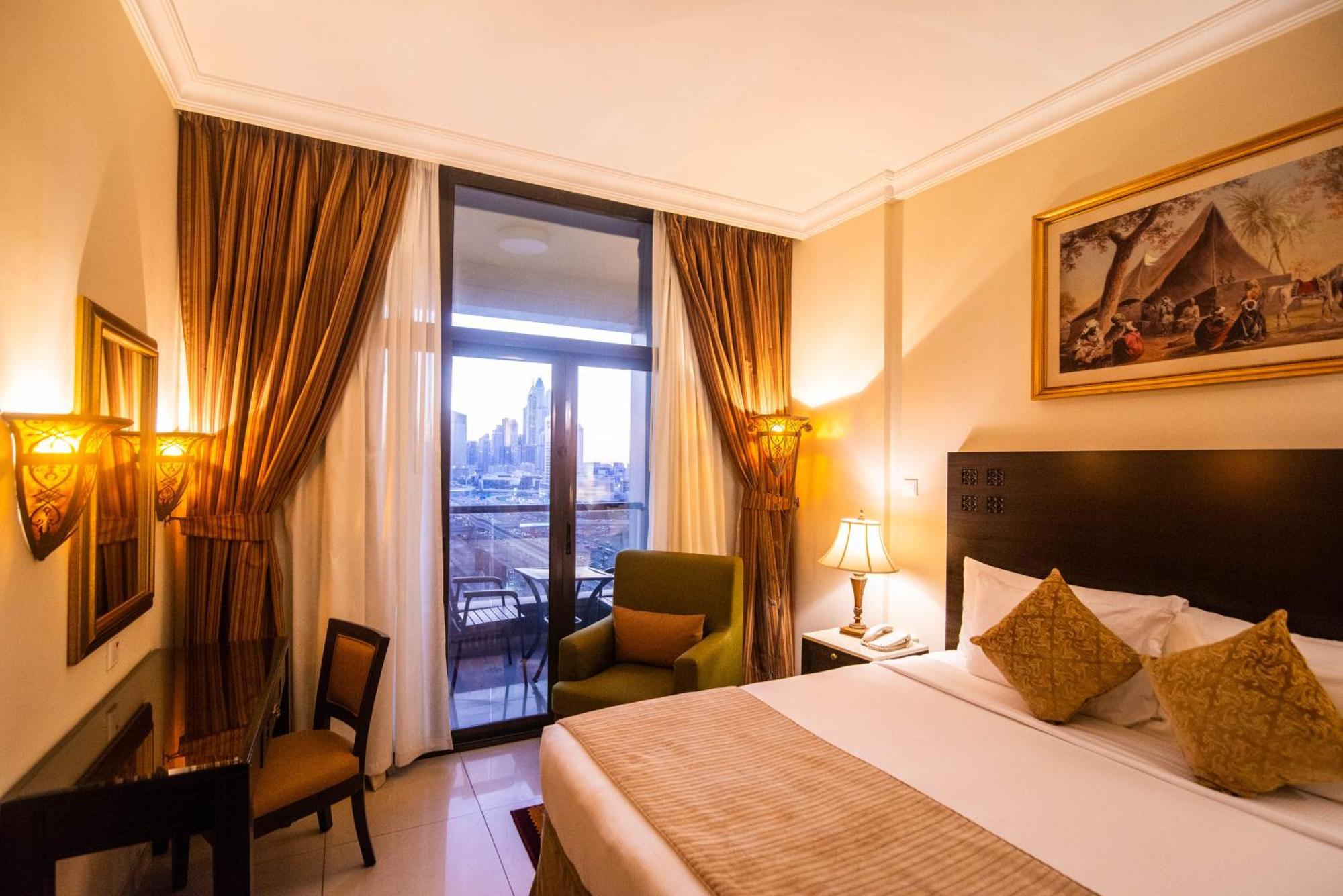 Otel Mercure Barsha Heights And 4*