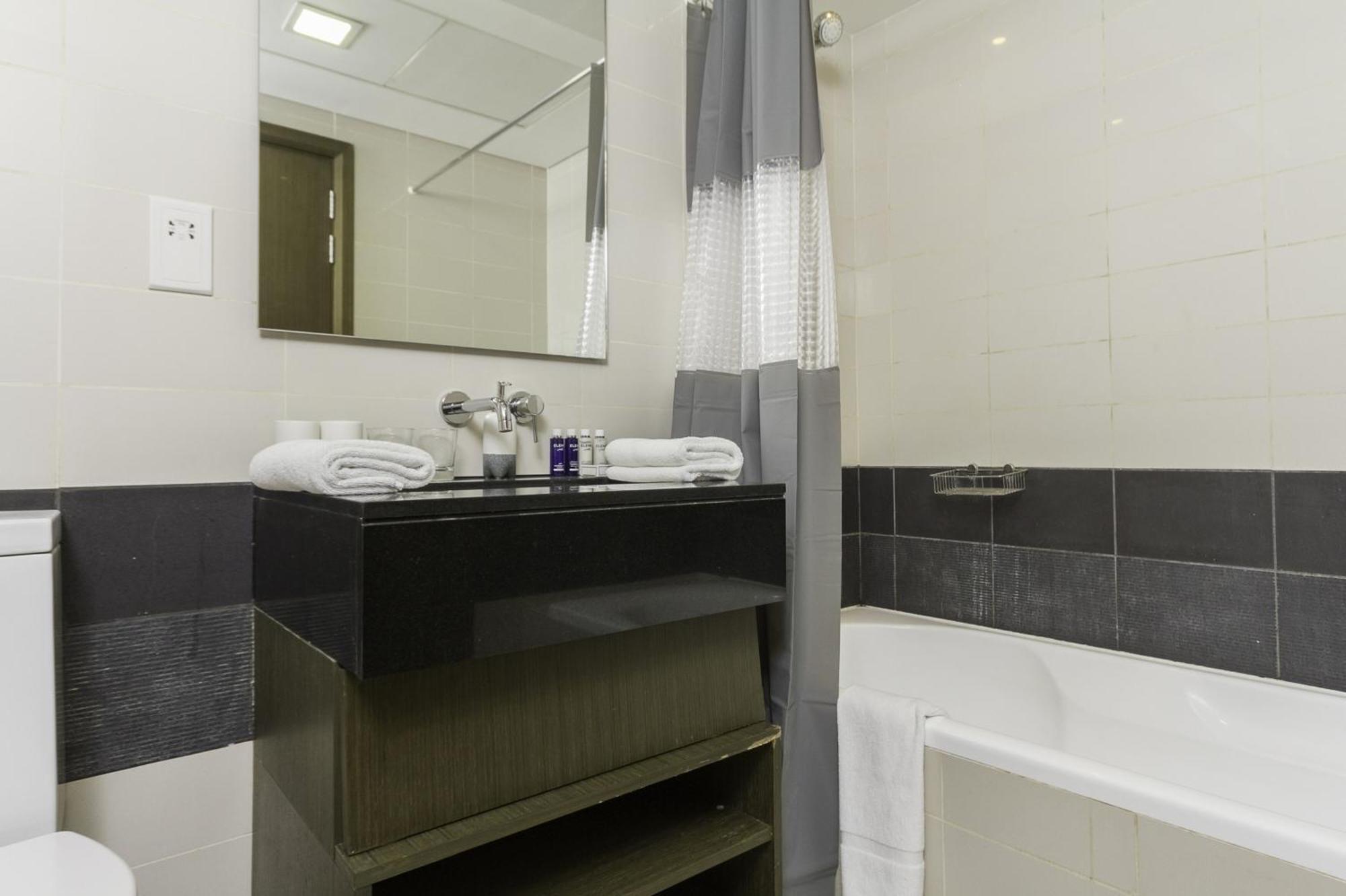 Apartment Maison Privee - Apt With Danish Twist & Burj Khalifa Views Dubai
