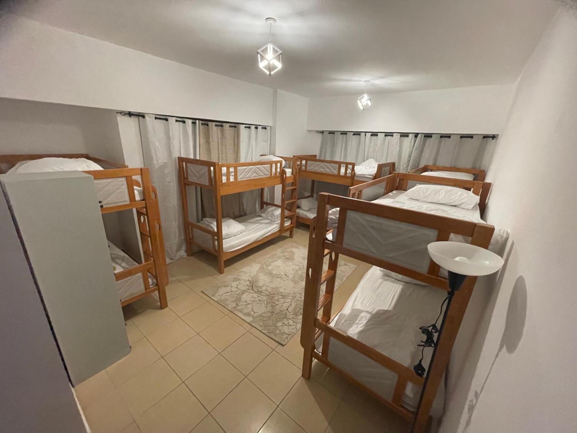Hostel Seaview Beach Jbr - Walk To Beach - Gym - Pool - Metro Station Dubai