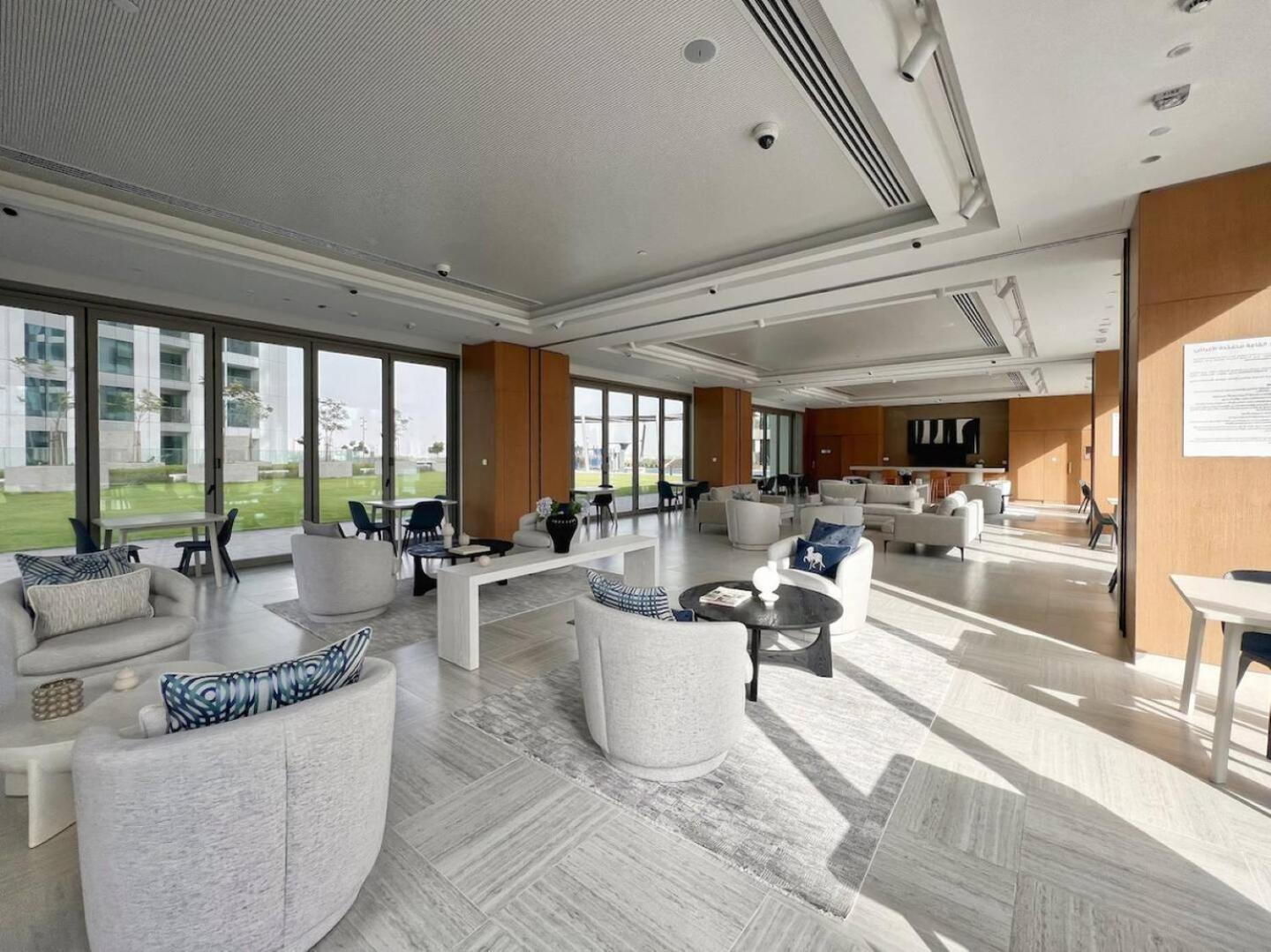 Super Luxury Elevated 2 Bedroom Full Burj Khalifa View Apartment *