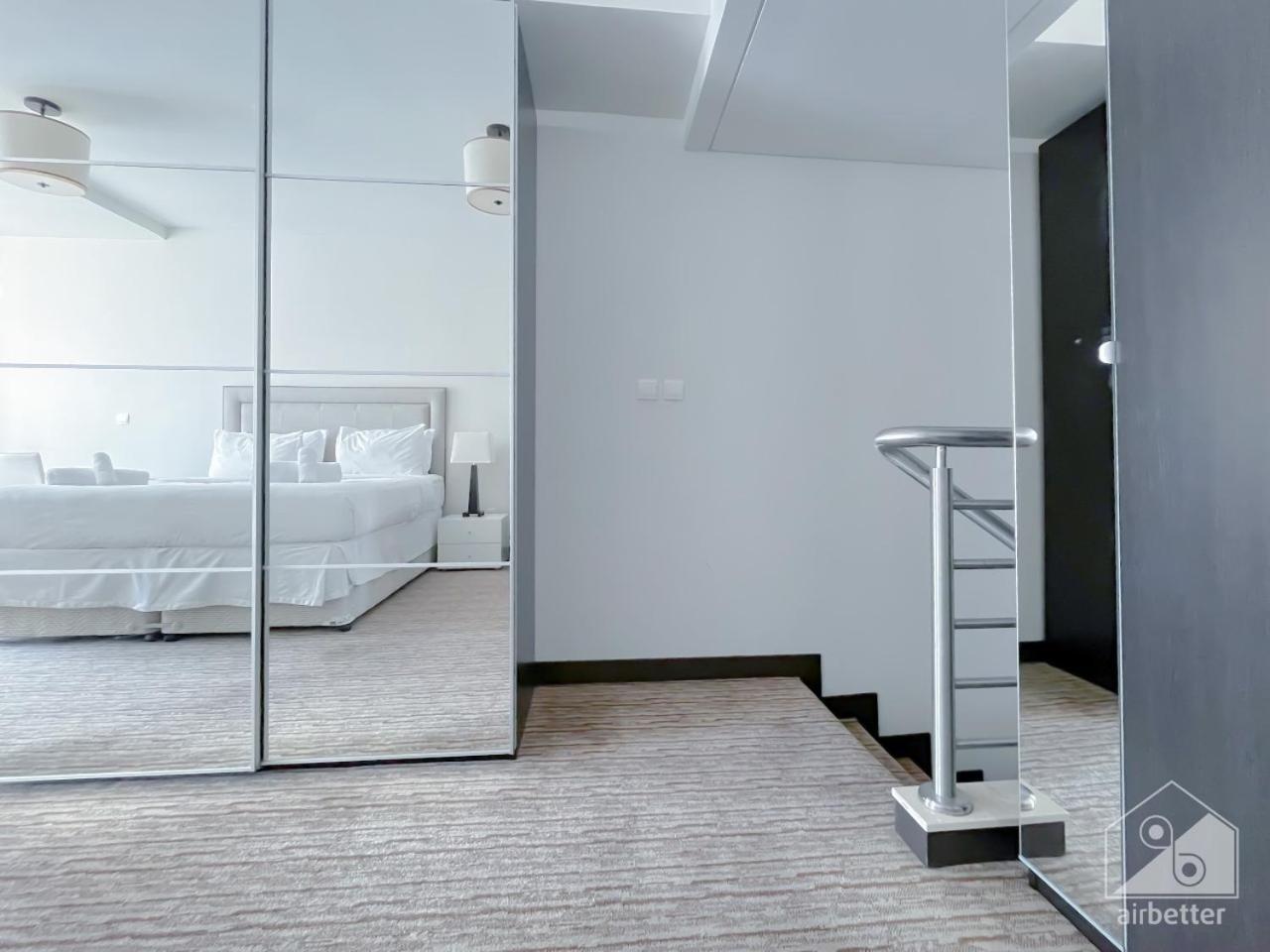 Stunning Loft With Incredible Views Apartment *