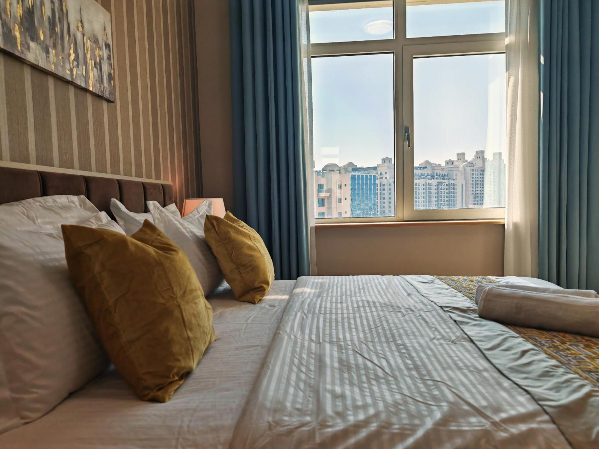 Seaside Serenity Elegant 1br Escape In Palm Jumeirah By La Buena Vida Homes * Dubai