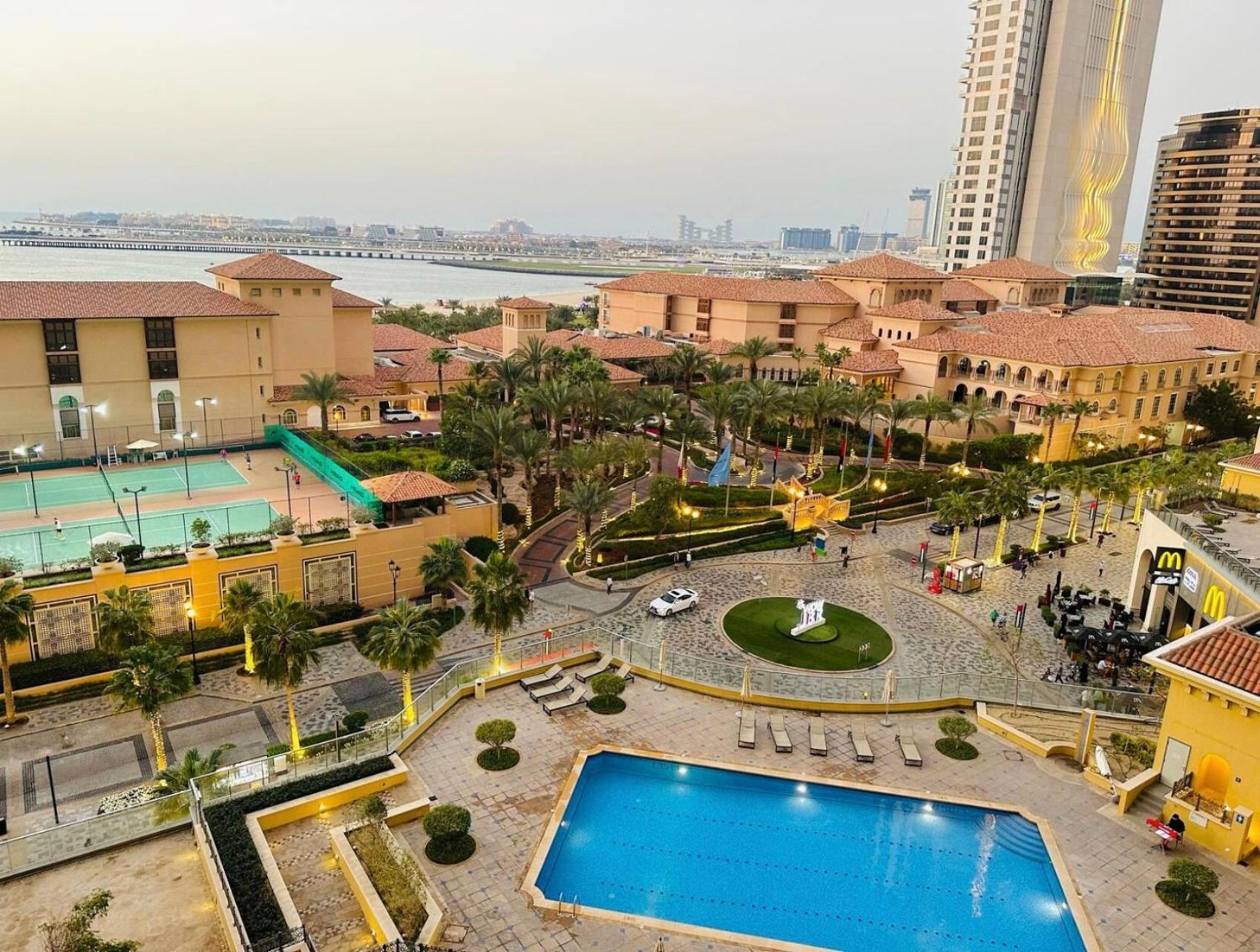 Seaview Beach Jbr - Walk To Beach - Gym - Pool - Metro Station *