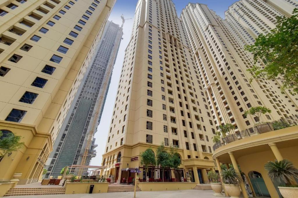 Seaview Beach Jbr - Walk To Beach - Gym - Pool - Metro Station Dubai