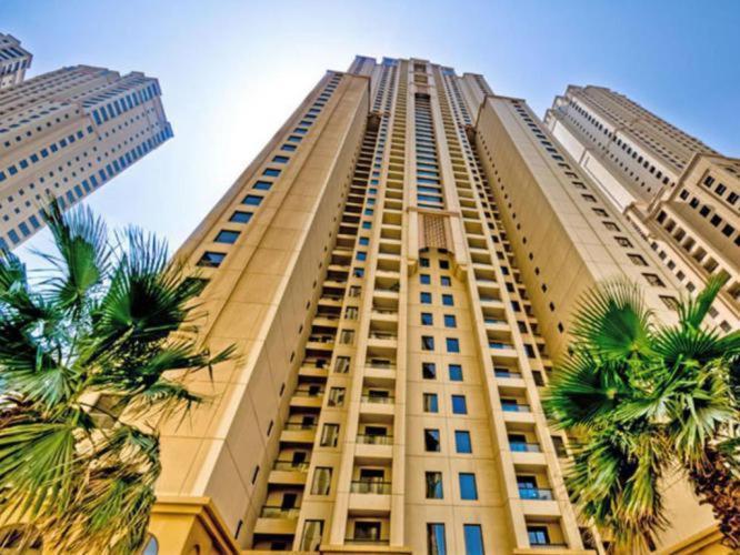 Seaview Beach Jbr - Walk To Beach - Gym - Pool - Metro Station Hostel *