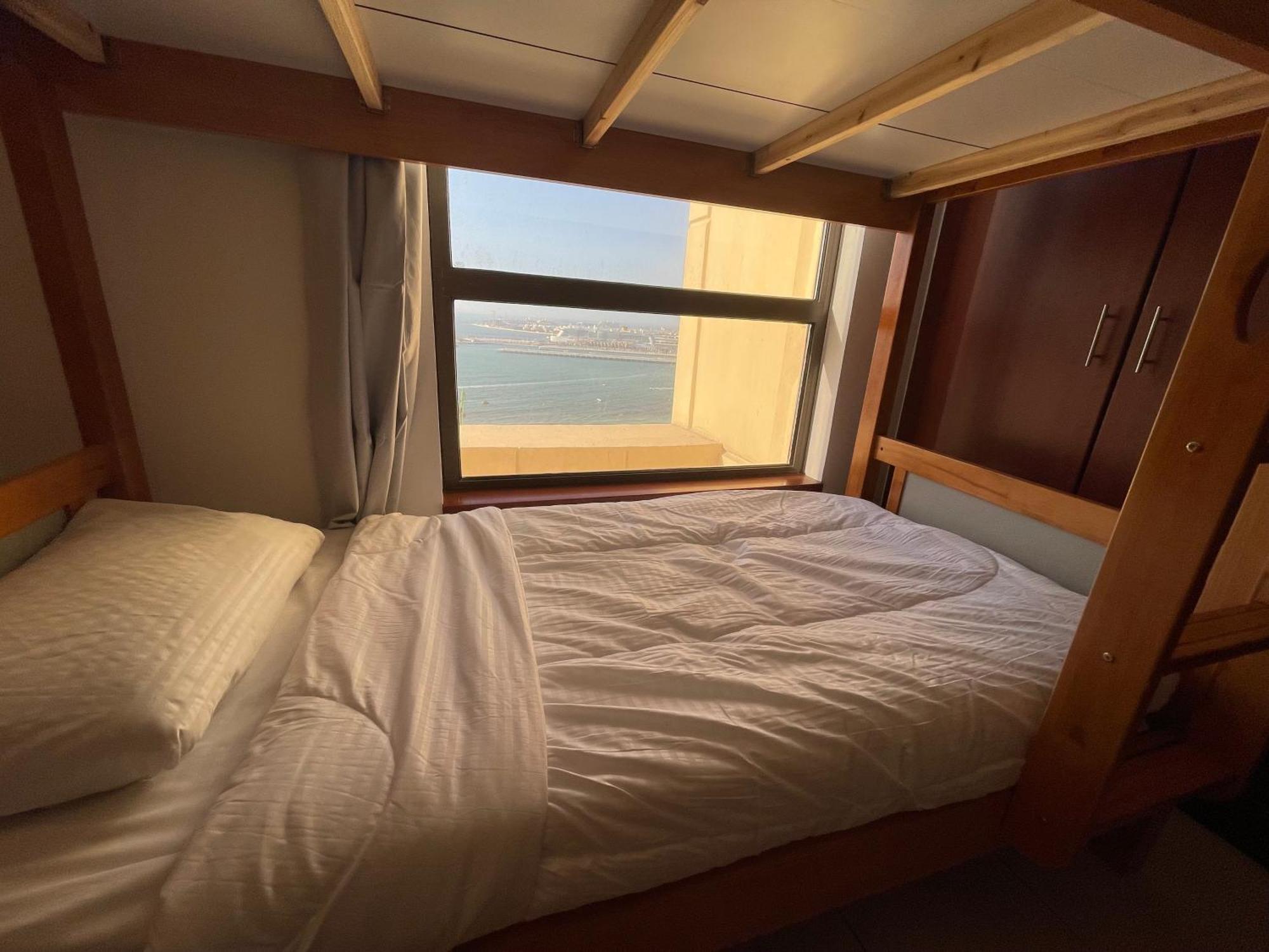 Seaview Beach Jbr - Walk To Beach - Gym - Pool - Metro Station * Dubai