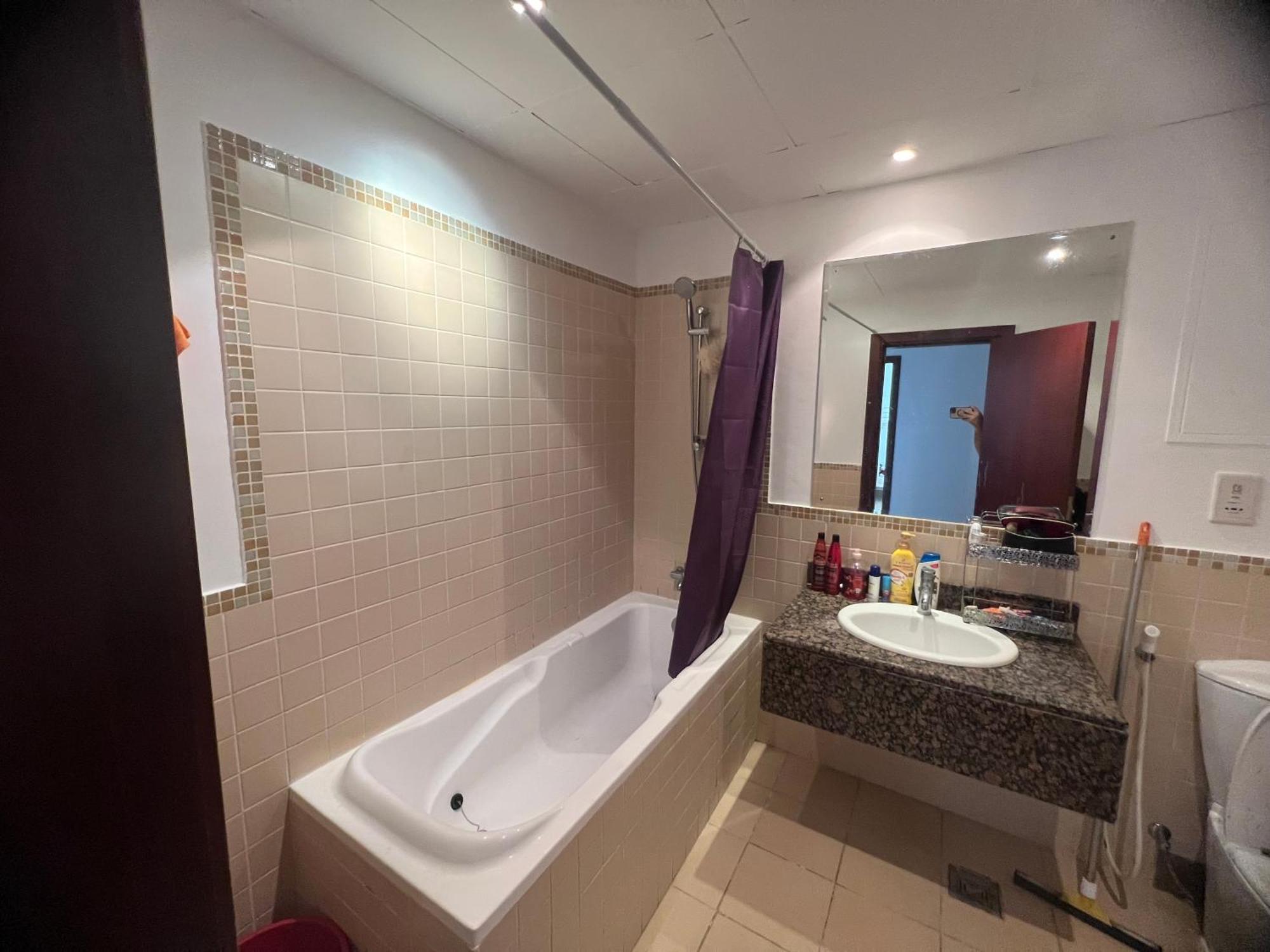 Seaview Beach Jbr - Walk To Beach - Gym - Pool - Metro Station Hostel