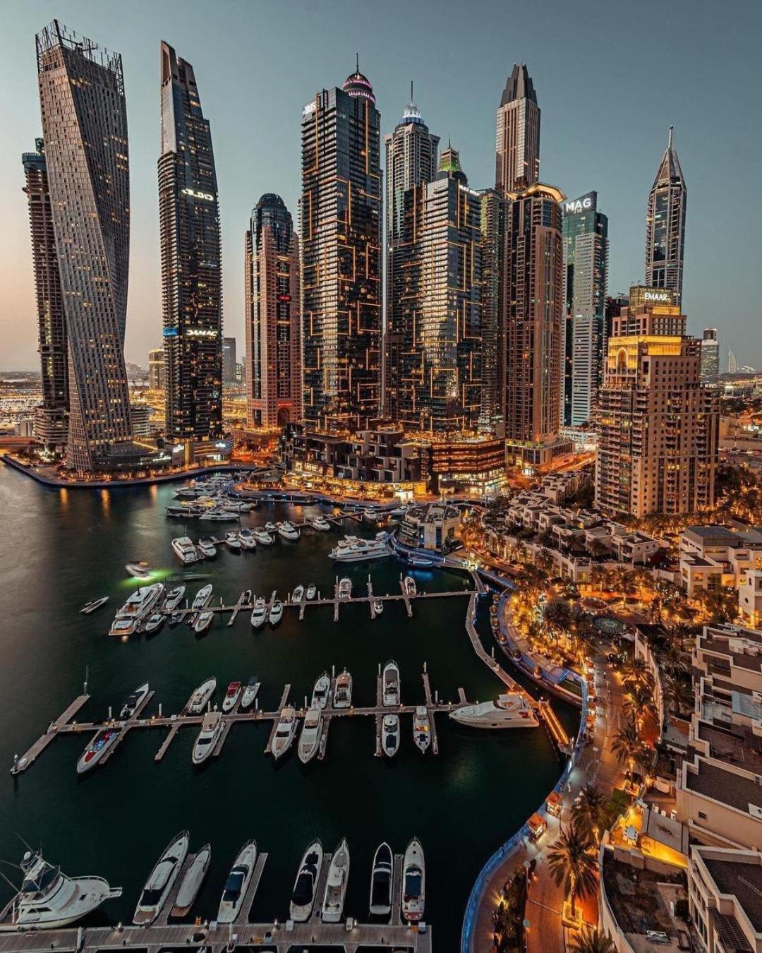 Seaview Beach Jbr - Walk To Beach - Gym - Pool - Metro Station Hostel *