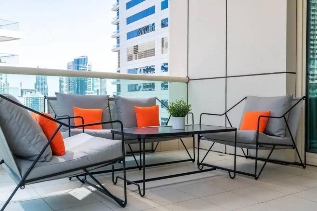 Nr Beach/2 Bed Upgraded/terrace *