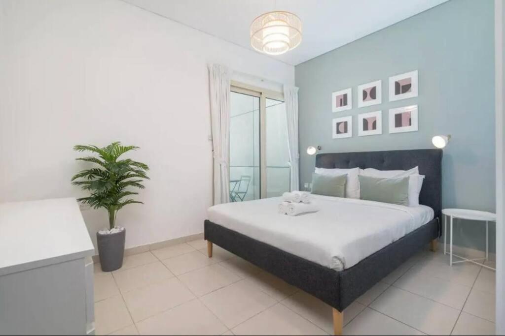 Apartment Nr Beach/2 Bed Upgraded/terrace Dubai