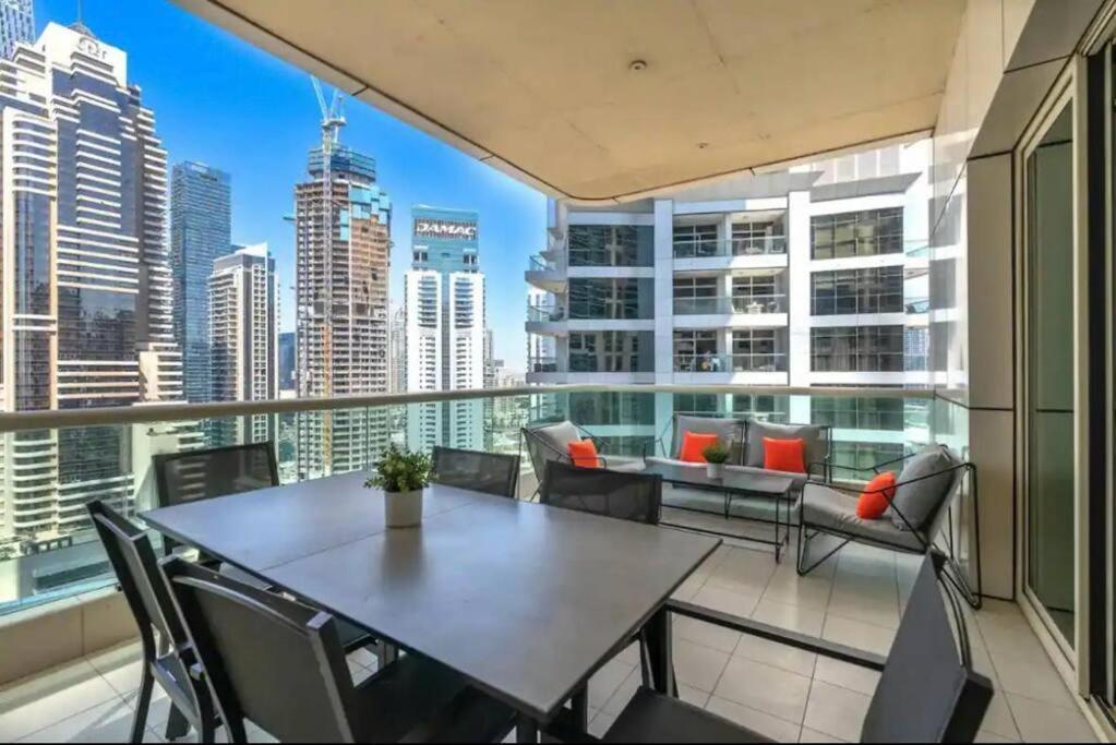 Apartment Nr Beach/2 Bed Upgraded/terrace Dubai