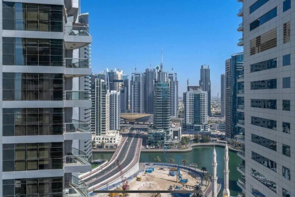 Nr Beach/2 Bed Upgraded/terrace Apartment