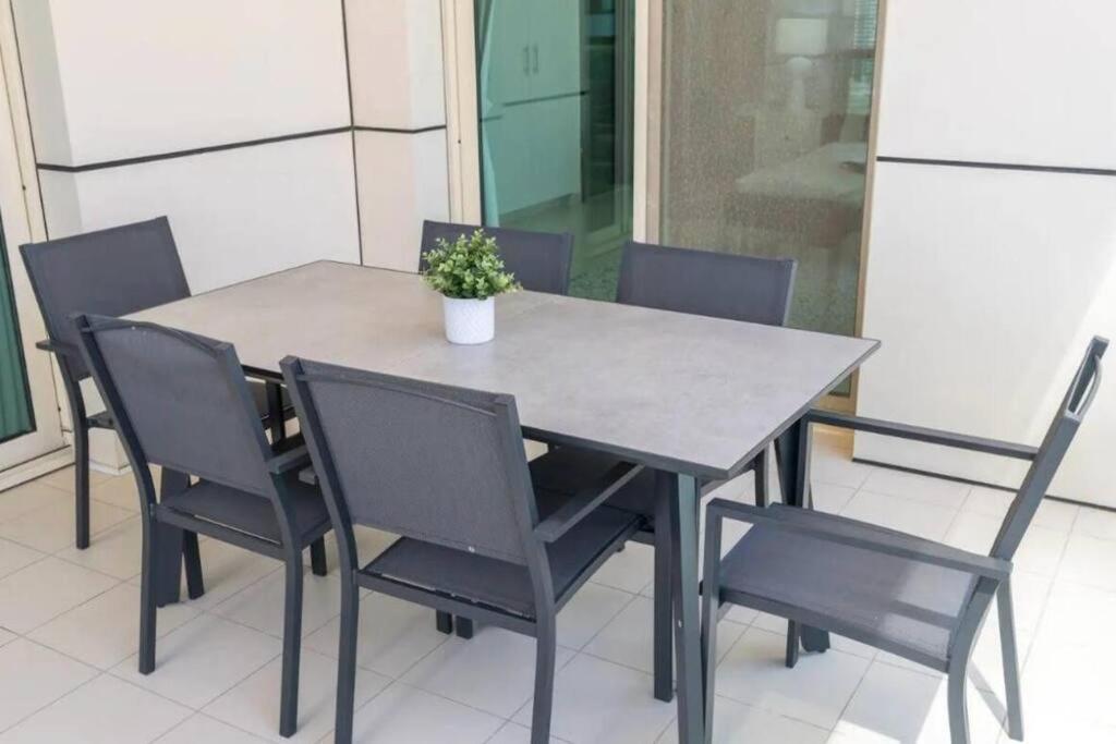 Nr Beach/2 Bed Upgraded/terrace