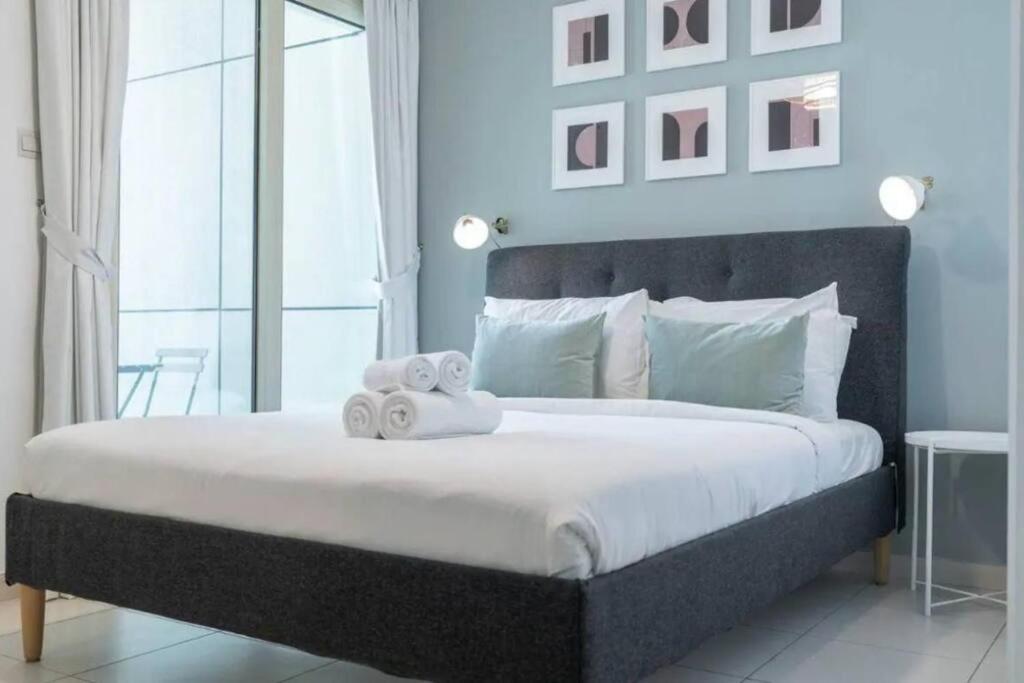 Nr Beach/2 Bed Upgraded/terrace Apartment