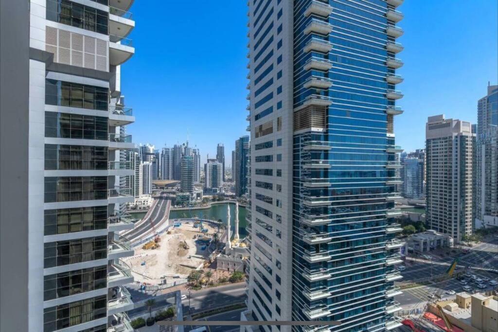 Nr Beach/2 Bed Upgraded/terrace Apartment *