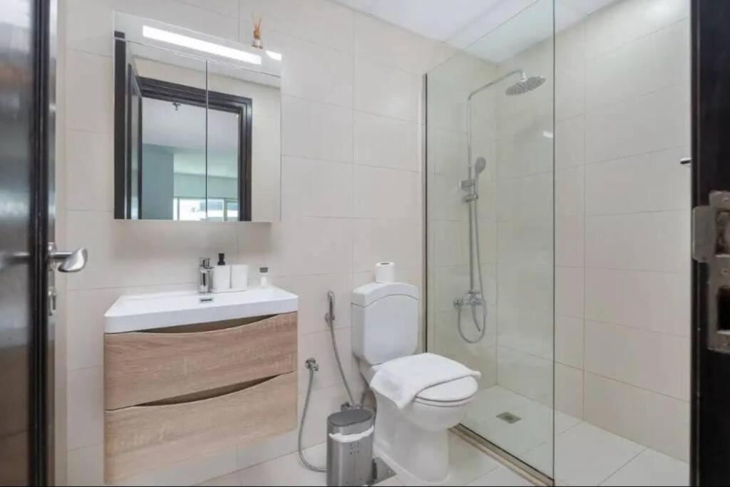 Apartment Nr Beach/2 Bed Upgraded/terrace *