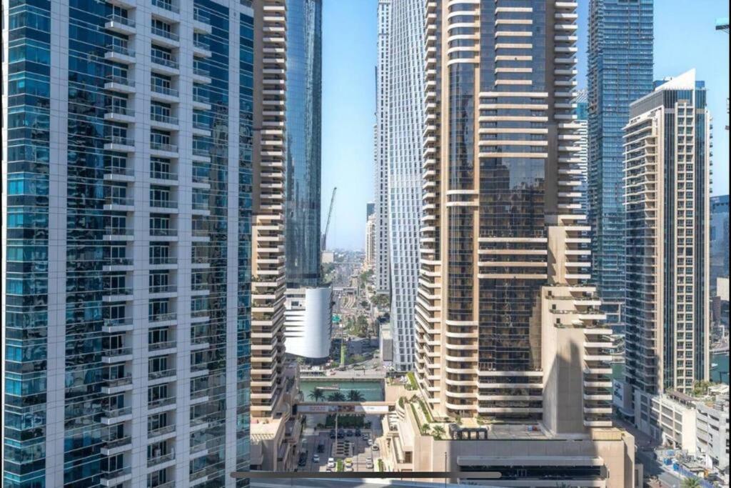 Apartment Nr Beach/2 Bed Upgraded/terrace Dubai