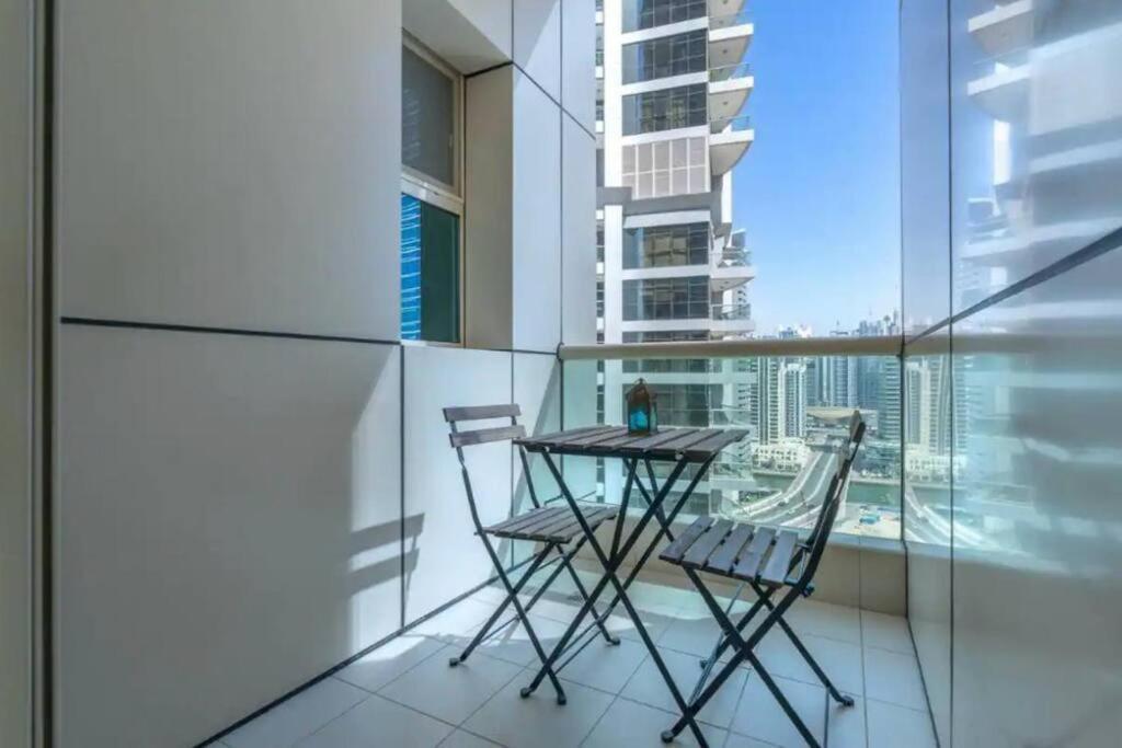 Nr Beach/2 Bed Upgraded/terrace *