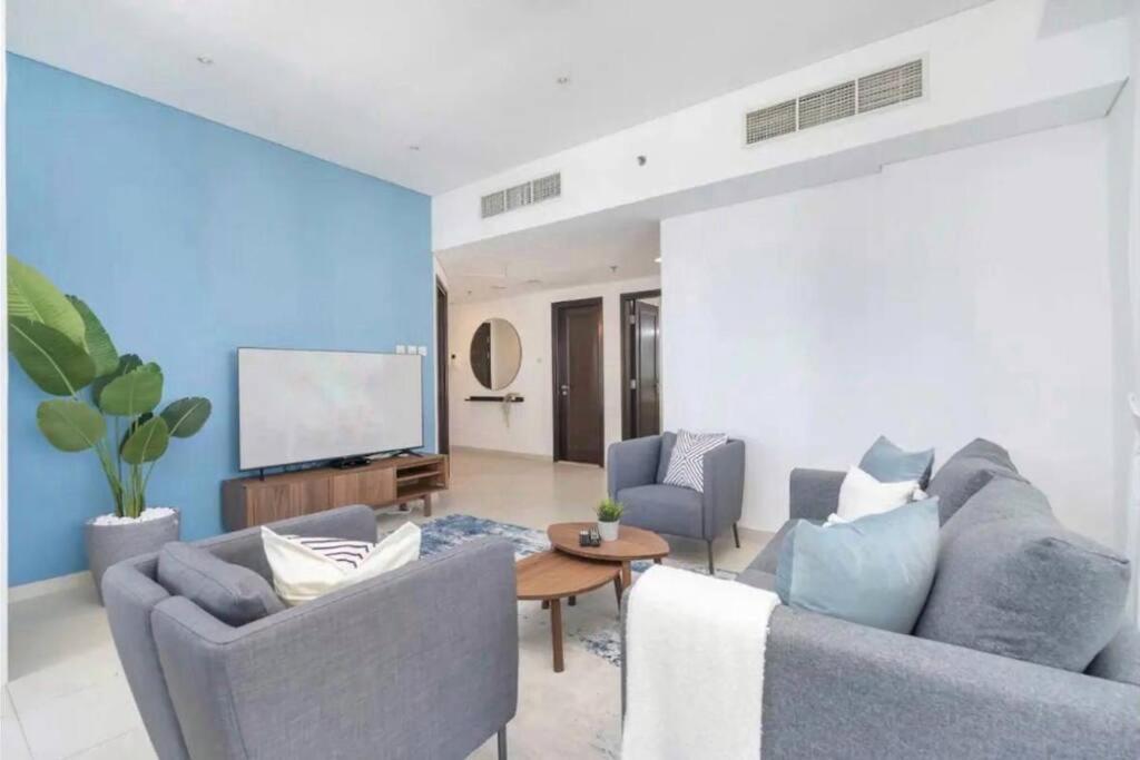 Nr Beach/2 Bed Upgraded/terrace Apartment *