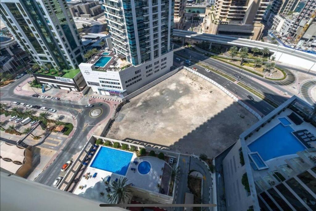 Nr Beach/2 Bed Upgraded/terrace Apartment