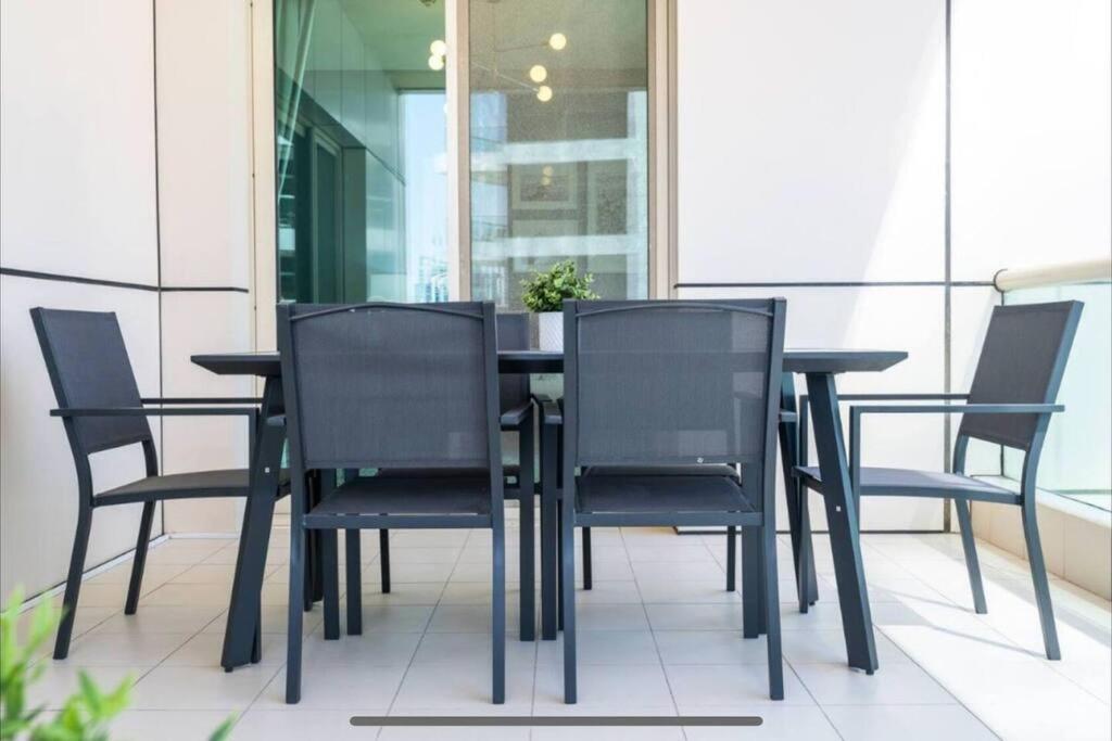Apartment Nr Beach/2 Bed Upgraded/terrace *