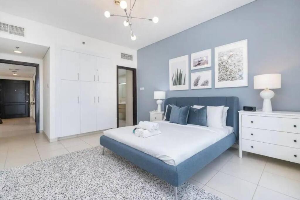 Nr Beach/2 Bed Upgraded/terrace *