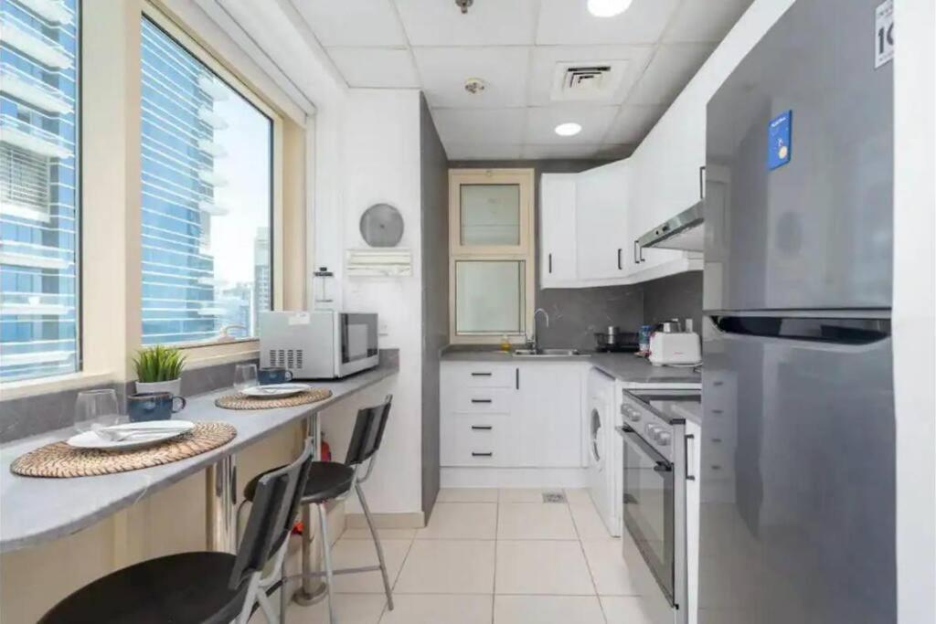 Nr Beach/2 Bed Upgraded/terrace