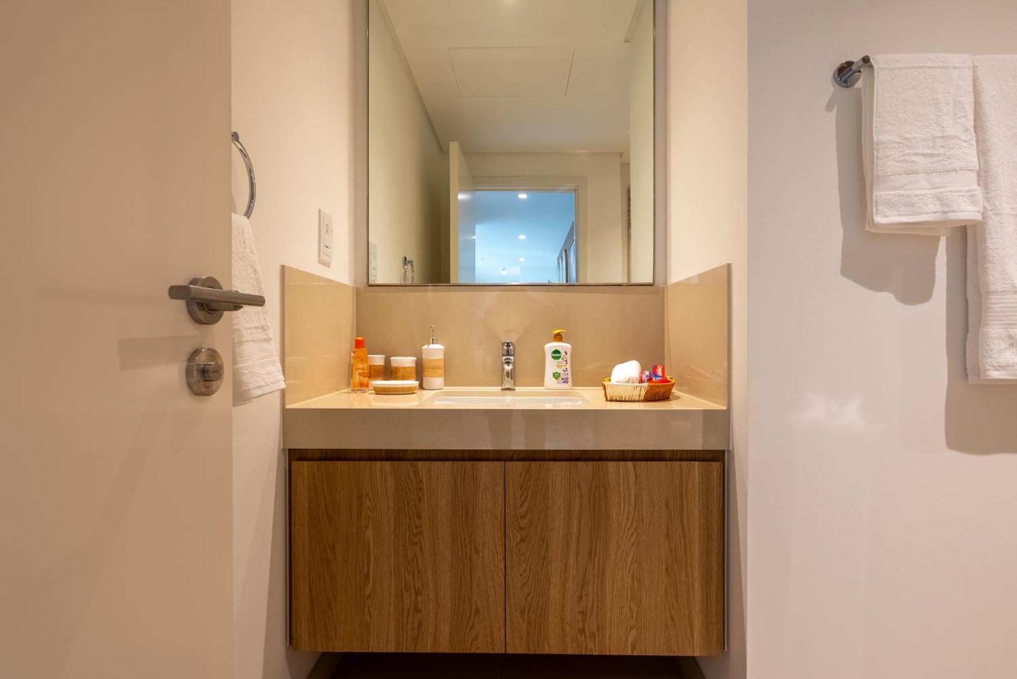 Super Luxury Elevated 2 Bedroom Full Burj Khalifa View