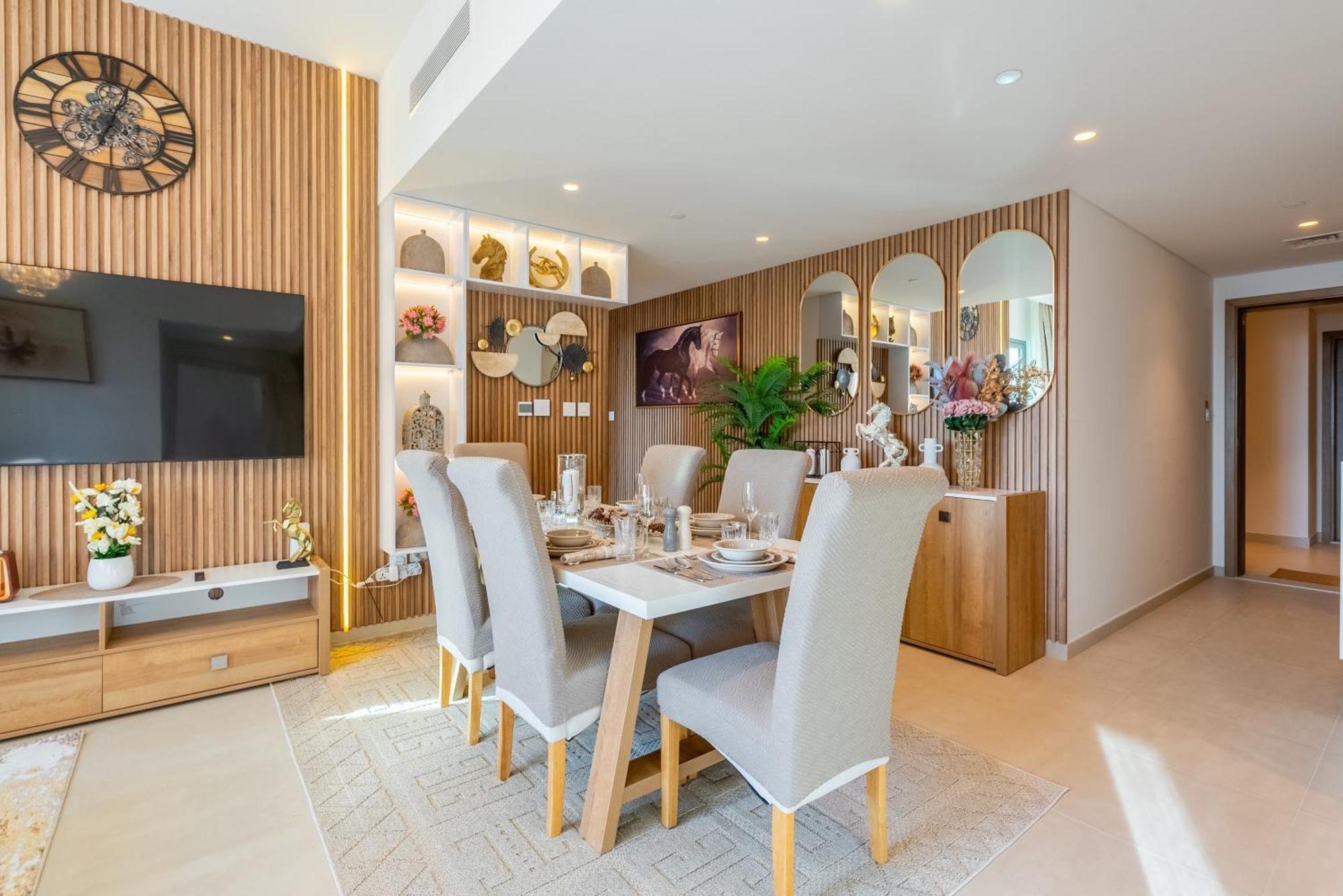 Super Luxury Elevated 2 Bedroom Full Burj Khalifa View Apartment *