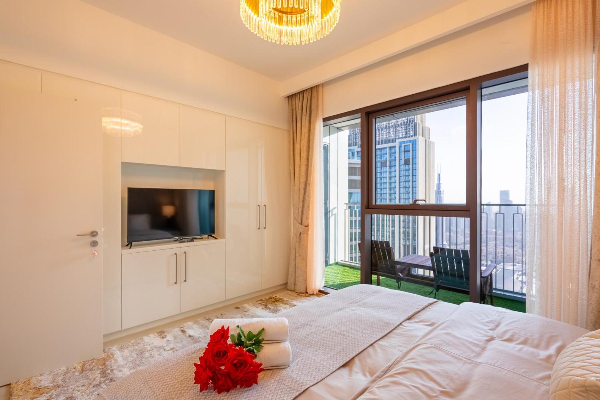 Apartment Super Luxury Elevated 2 Bedroom Full Burj Khalifa View Dubai